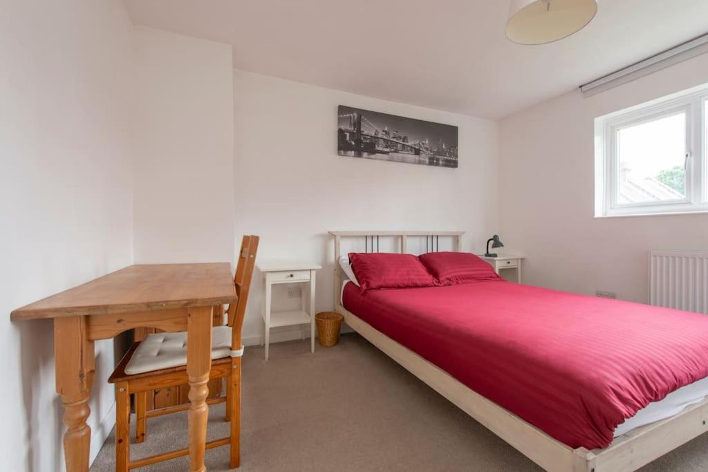 Casa de férias Lovely 2-bed 15 Minutes To