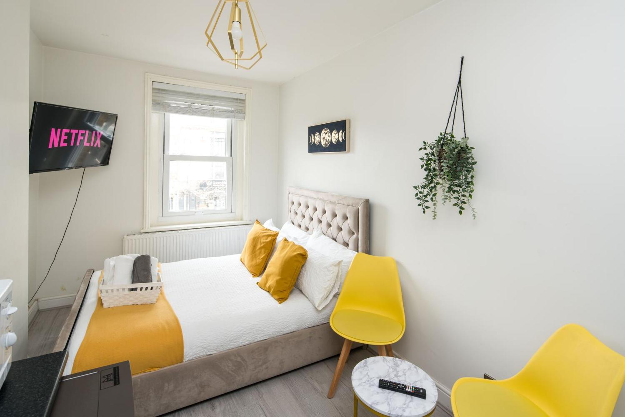 Spacious For Up To 4! Sofa Bed Apartment London