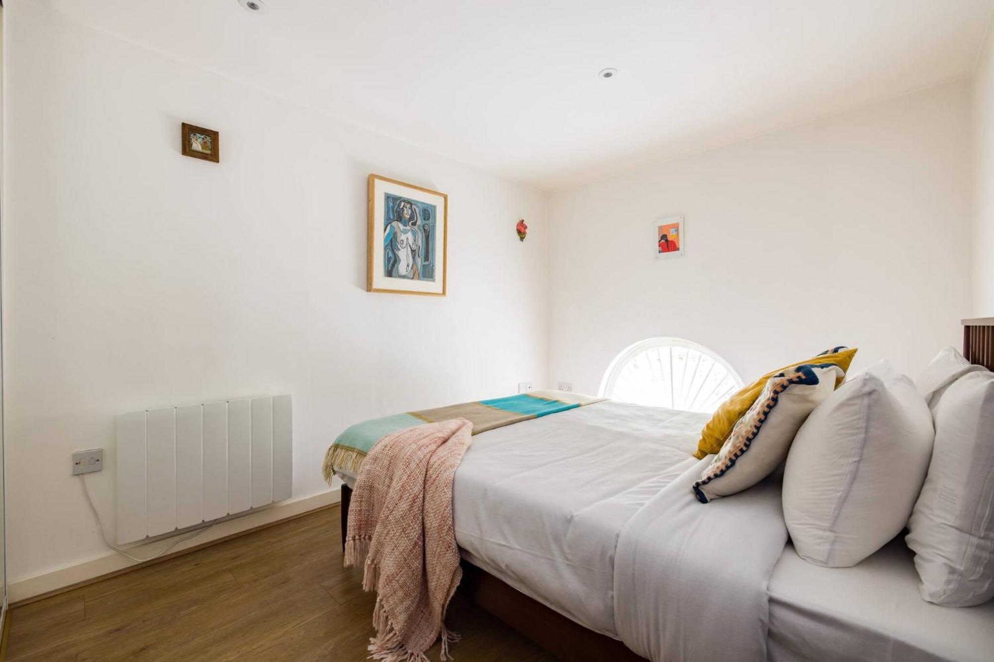 Wild Roses Serviced - Airport Apartamento