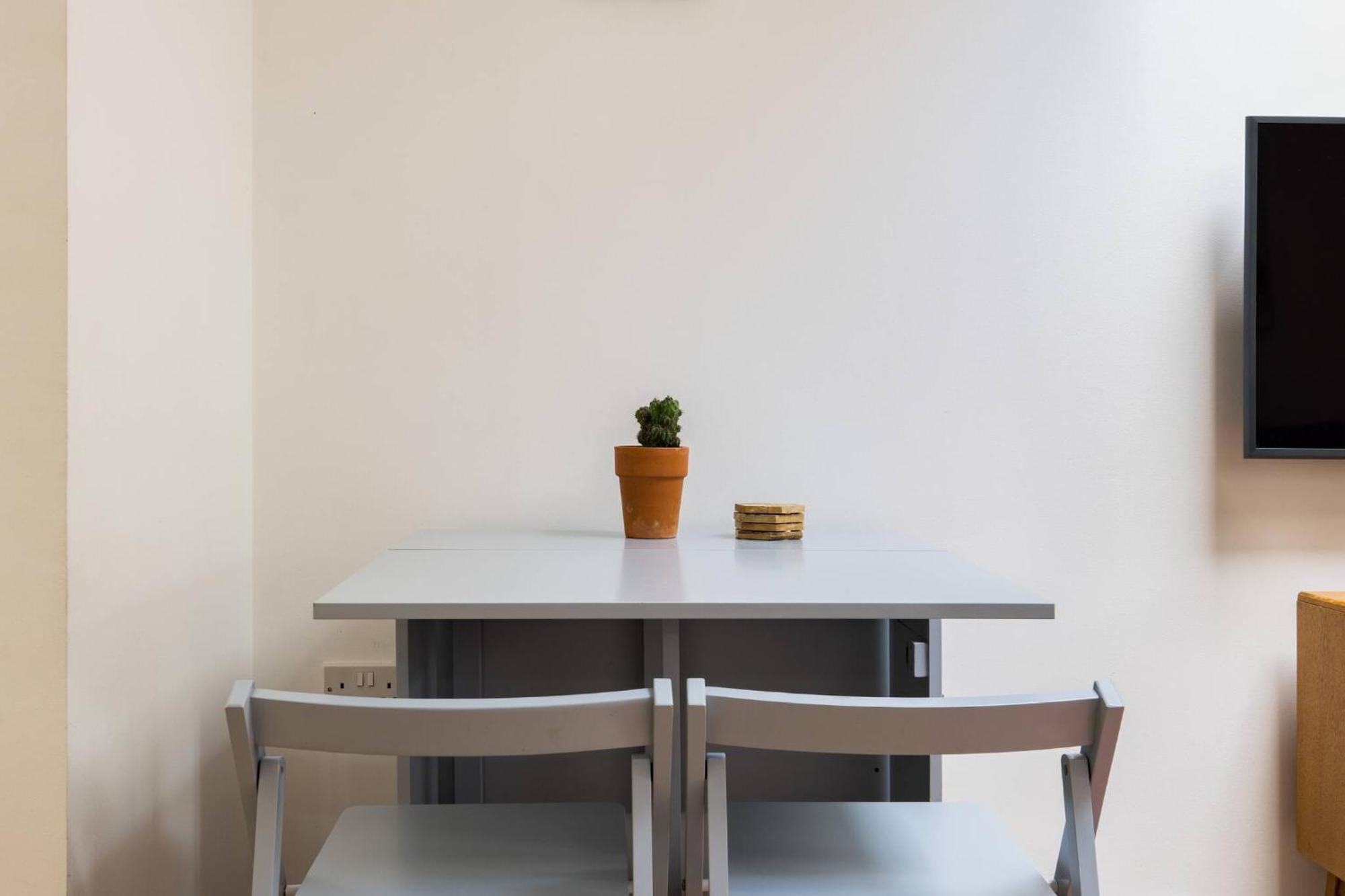 Wild Roses Serviced - Airport Apartamento Londres