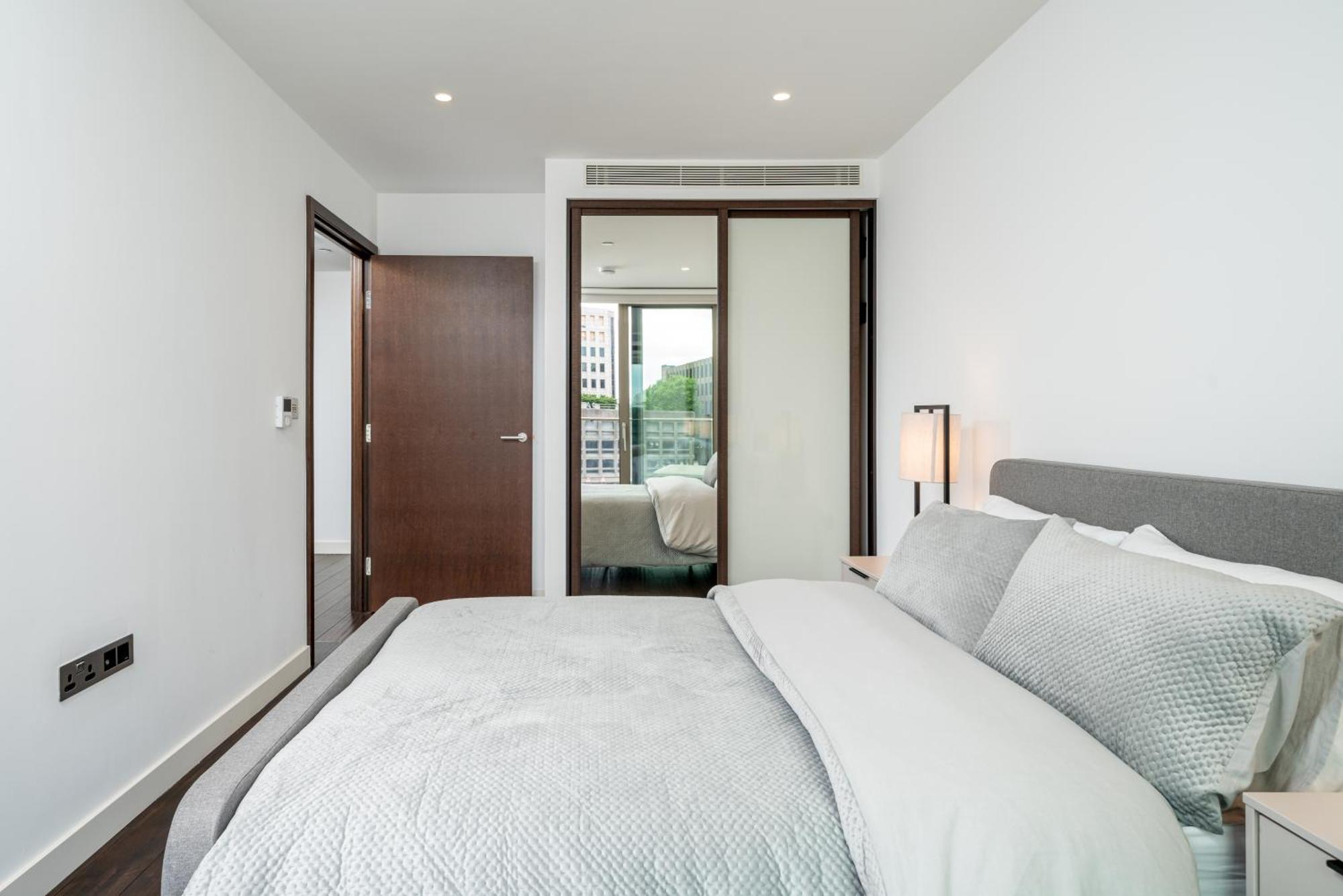 Luxury 1 Bed In Tower Hill Apartment London