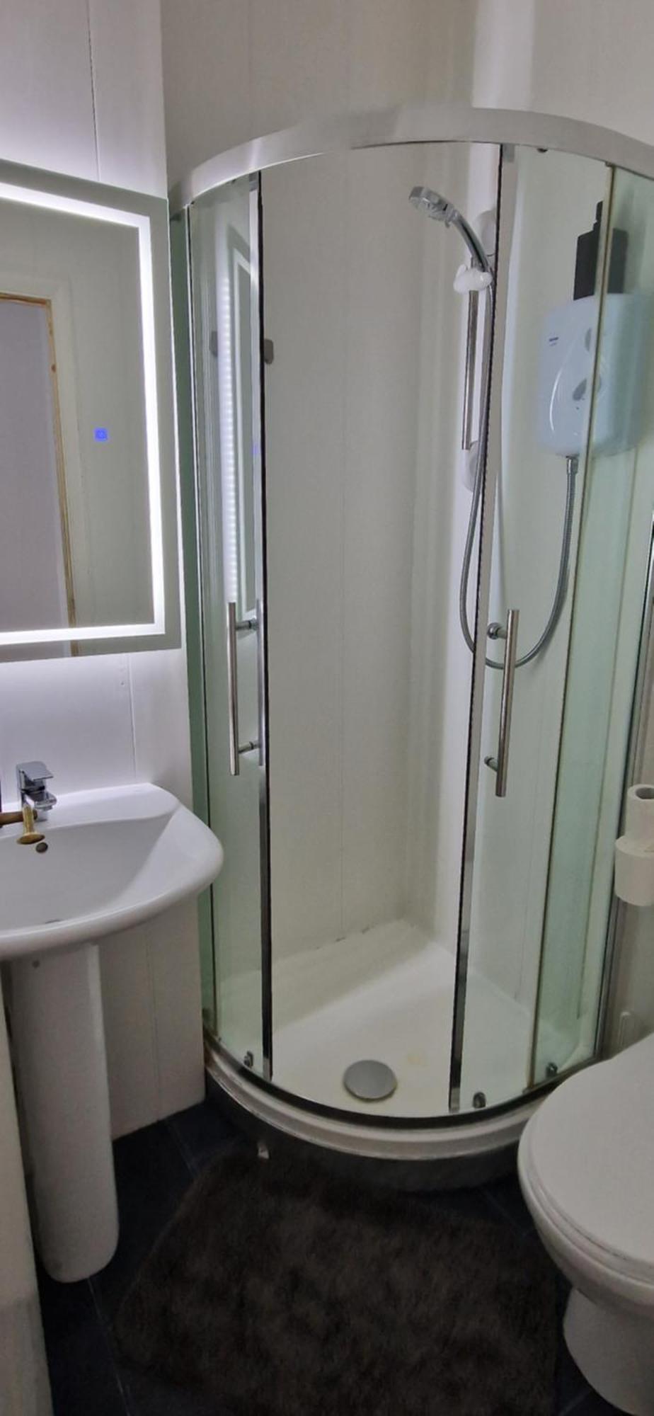 Homestay Affordable In Shared Flat, Bridge *