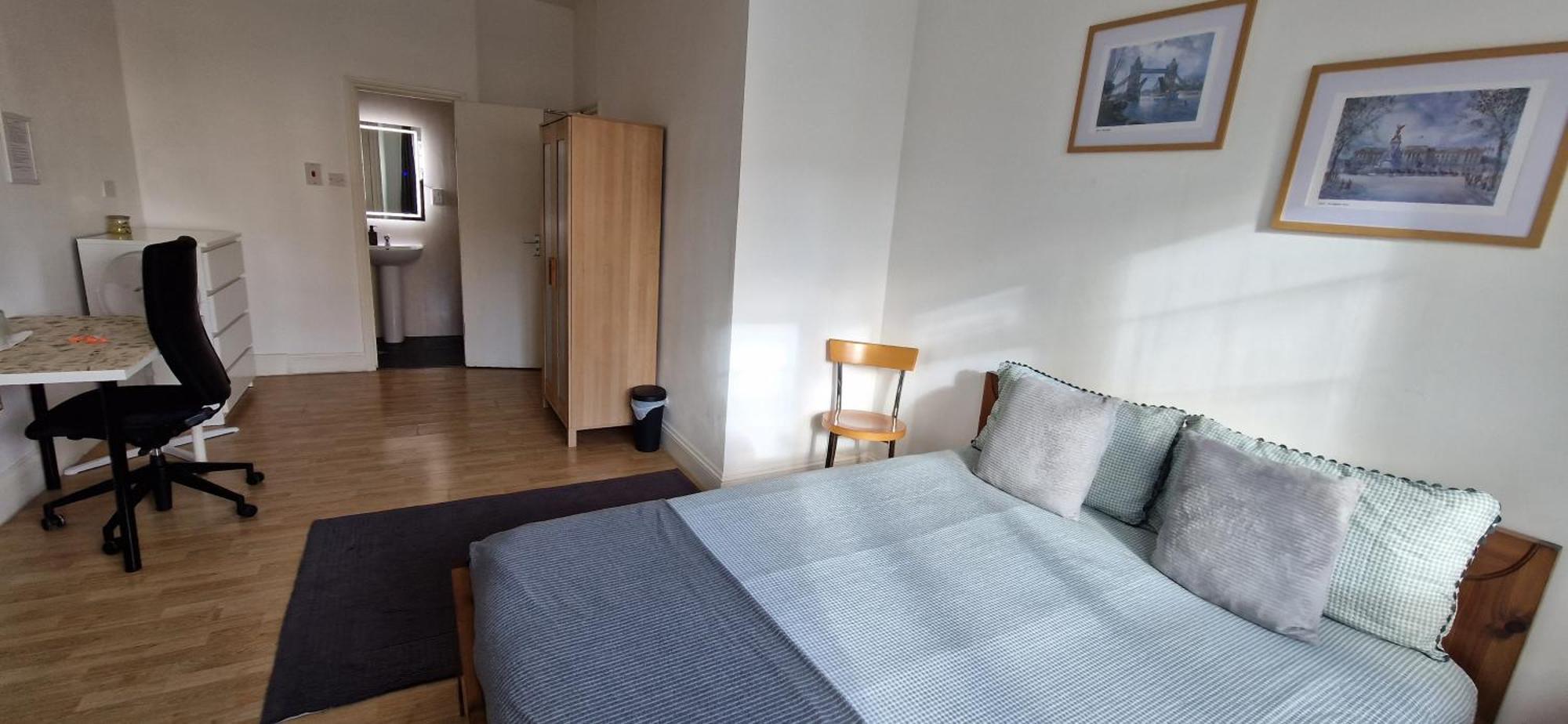 Homestay Affordable In Shared Flat, Bridge London