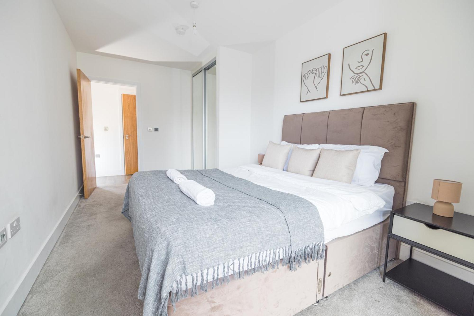Escape - Royal Wharf Apartment *