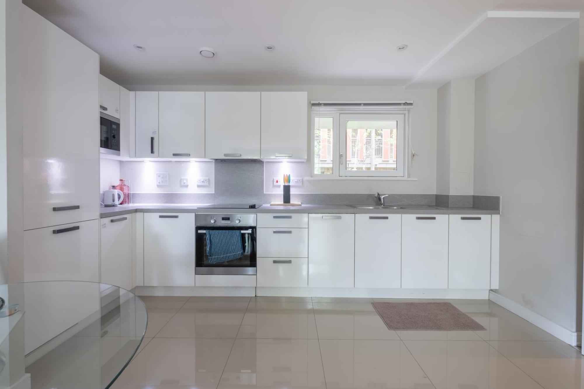 Brand New Flat With Car Park Apartment London