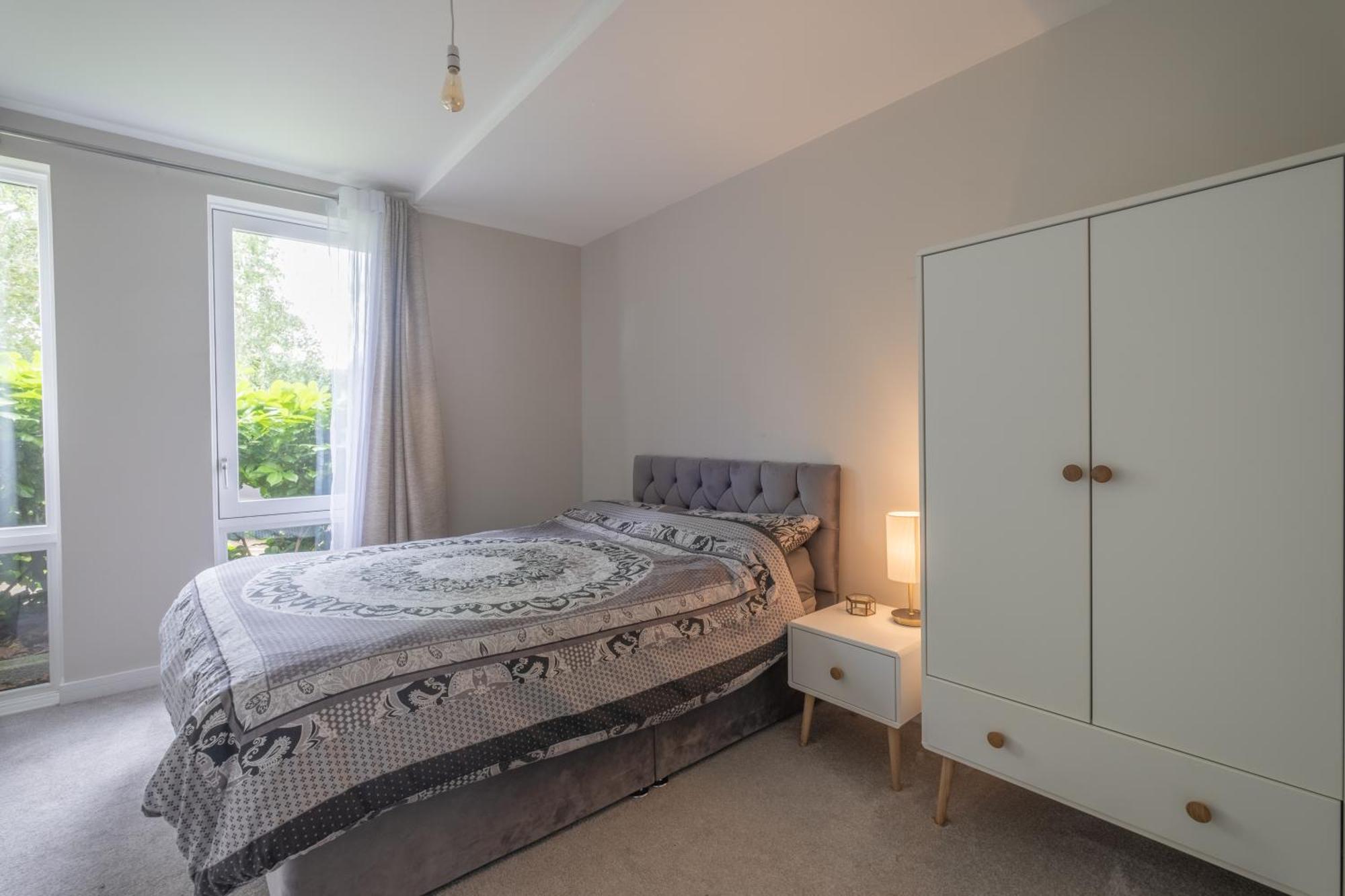 Brand New Flat With Car Park Apartment *