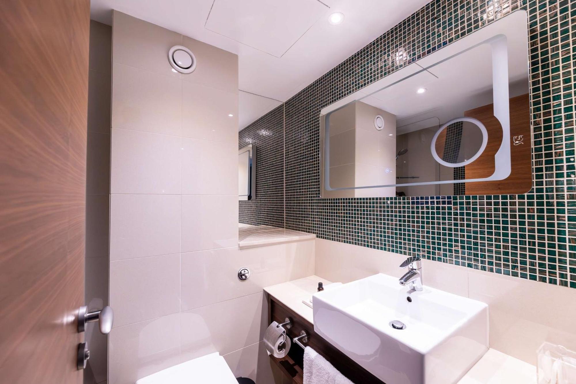 100 Queen's Gate London, Curio Collection By Hilton Londres