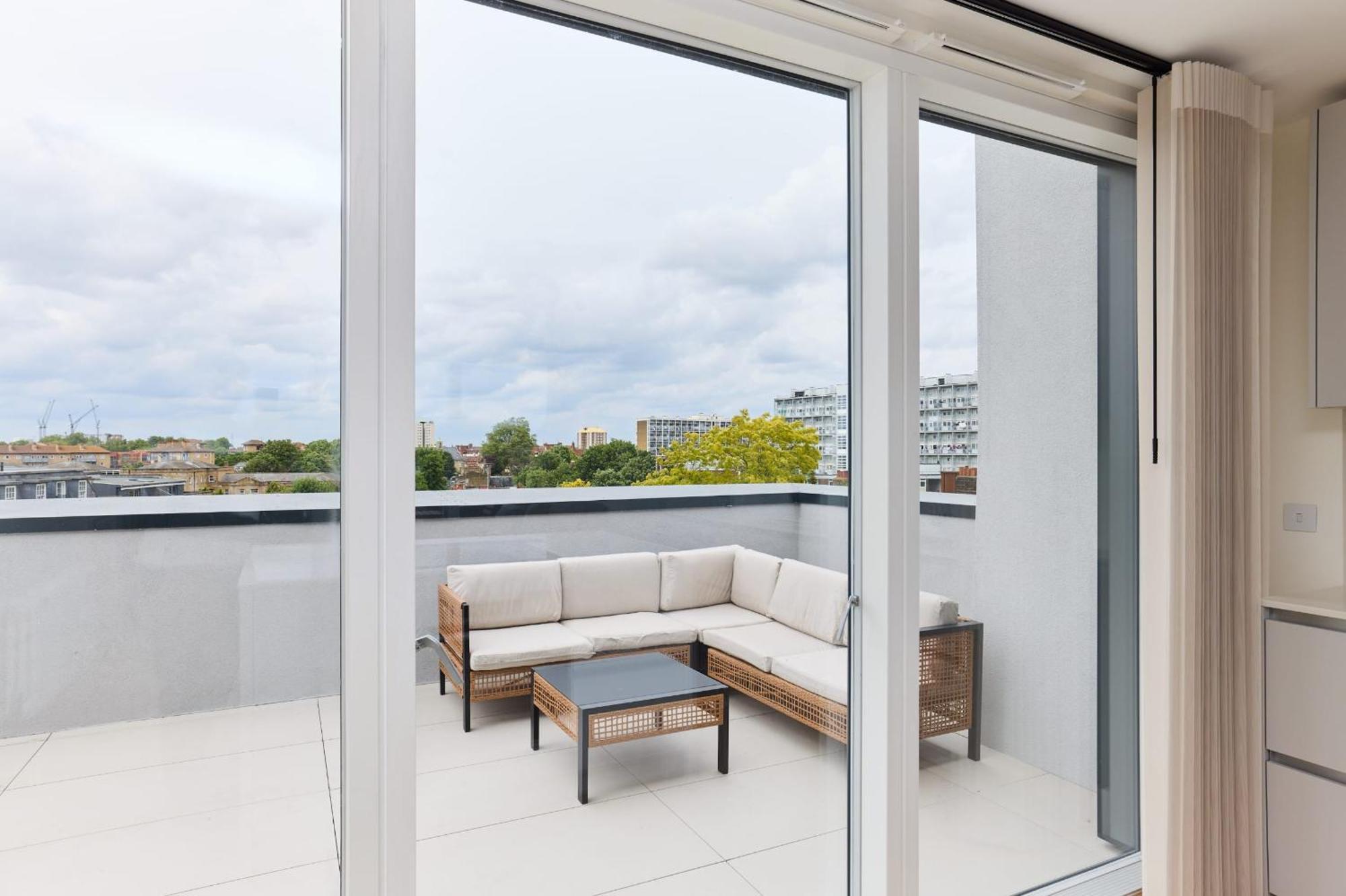 The East Mile Quarters - Gorgeous 3bdr Flat With Balcony Apartment London