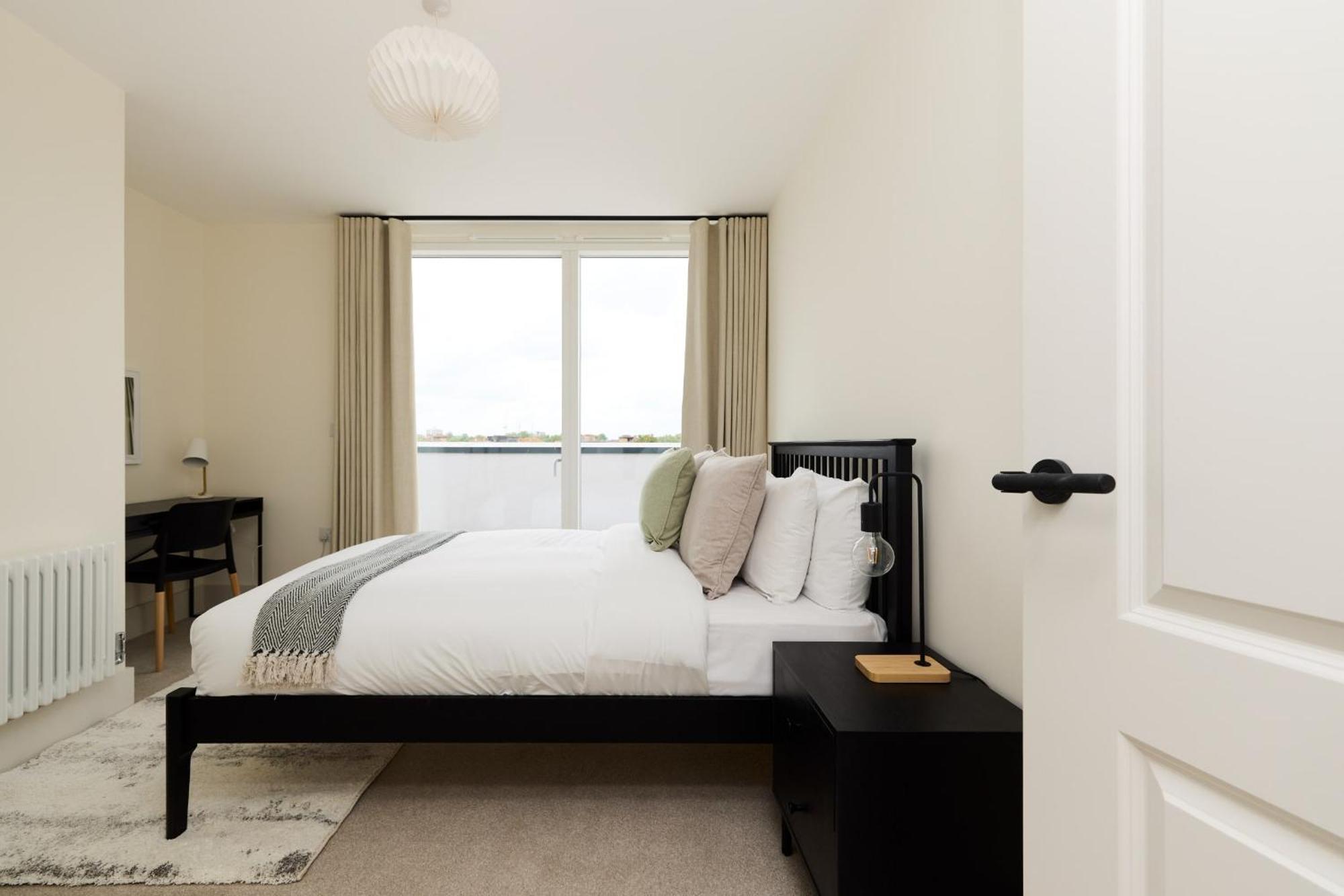 The East Mile Quarters - Gorgeous 3bdr Flat With Balcony * London