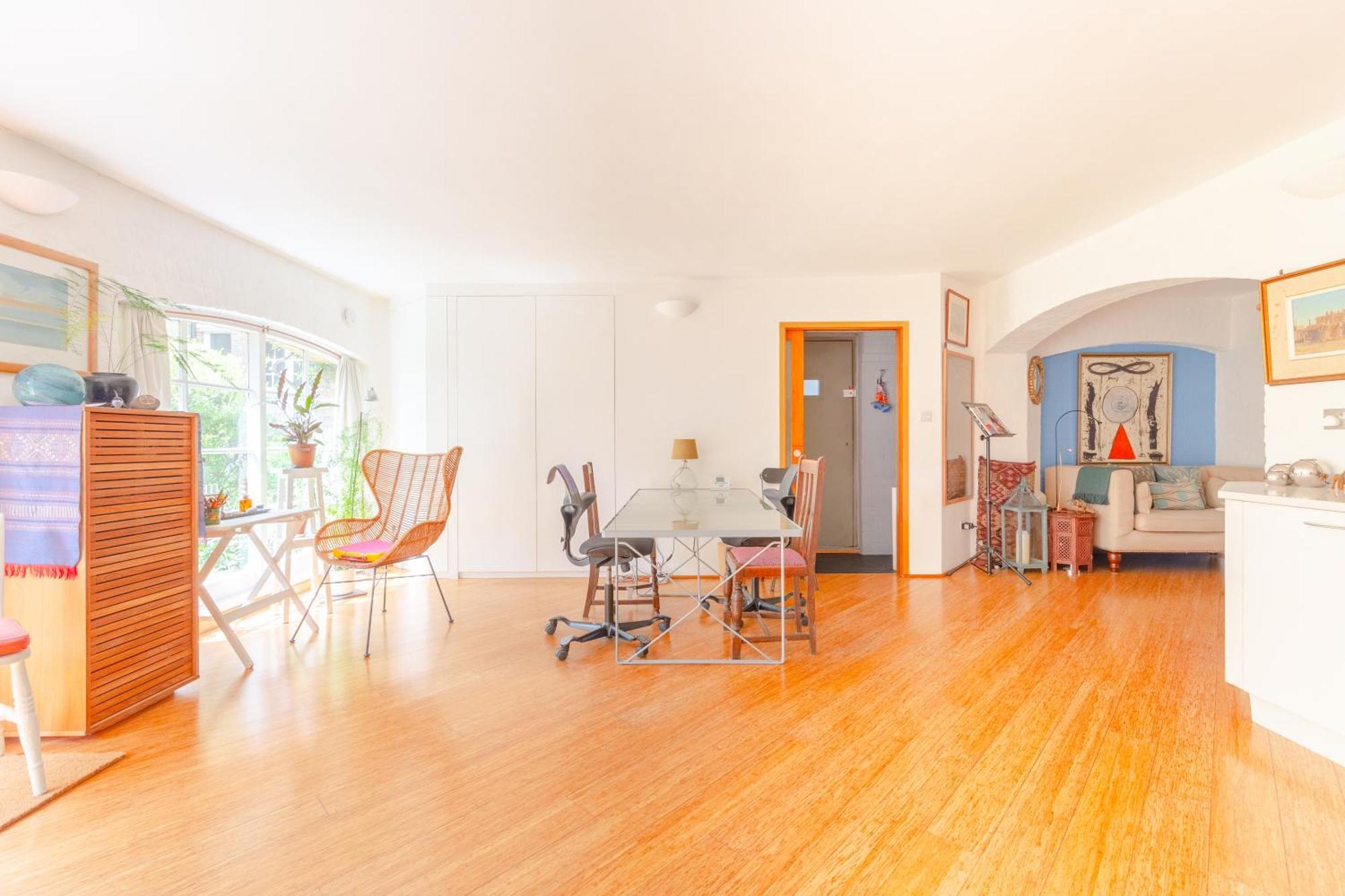 Vibrant 2bd Flat - Near Bridge