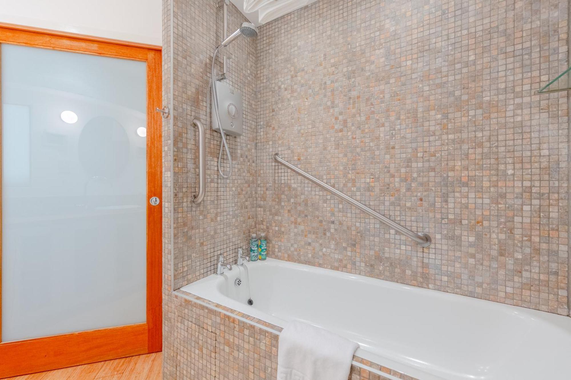 Appartement Vibrant 2bd Flat - Near Bridge