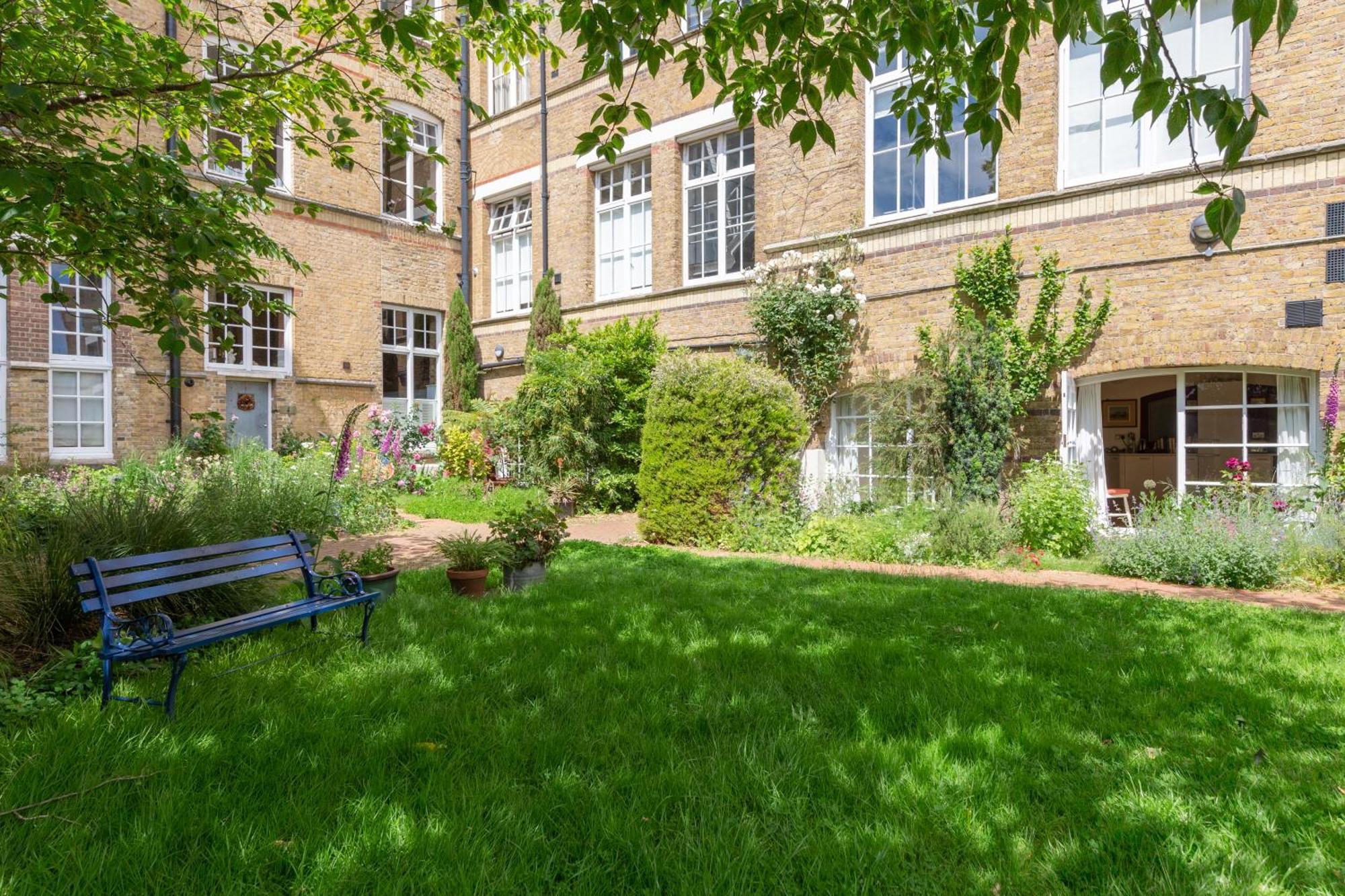 Vibrant 2bd Flat - Near Bridge