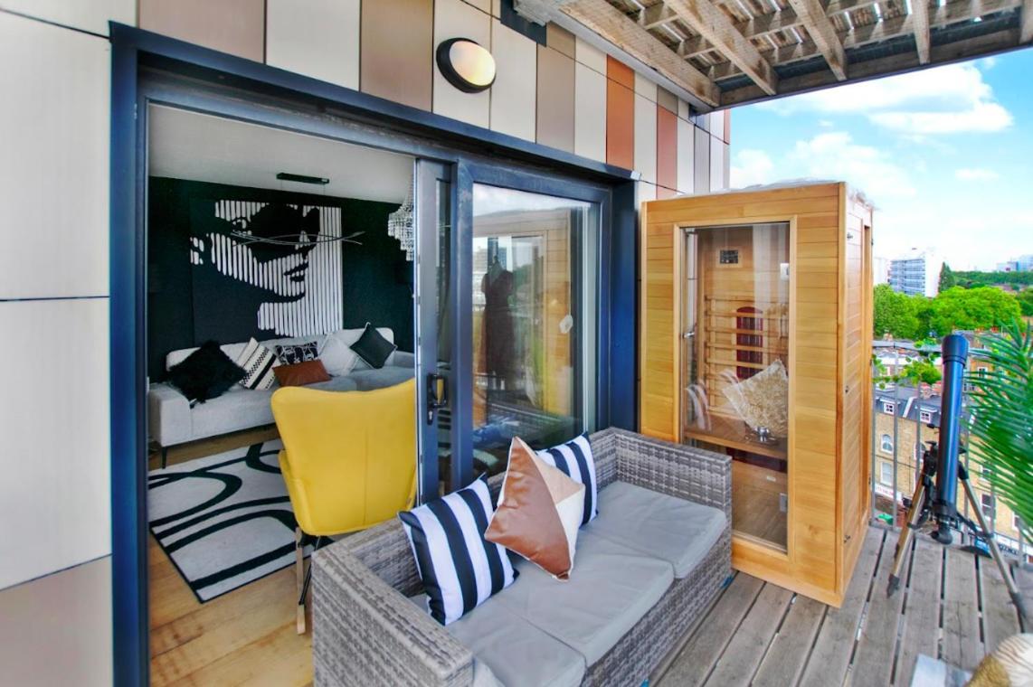 Unique Sky View -2 Bed Apartment London