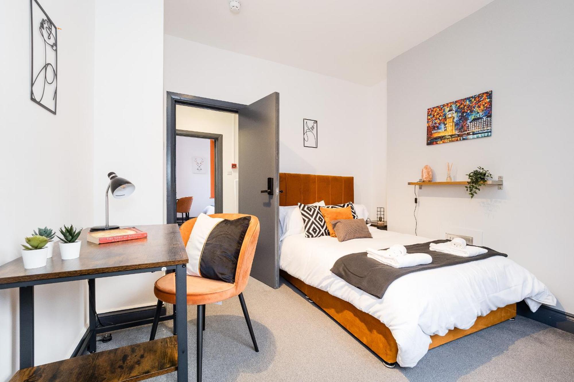Spacious 6 Ensuite Bedroom House In Holiday home