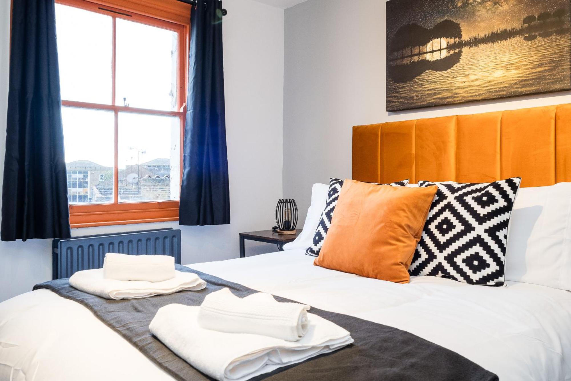 Spacious 6 Ensuite Bedroom House In Holiday home *