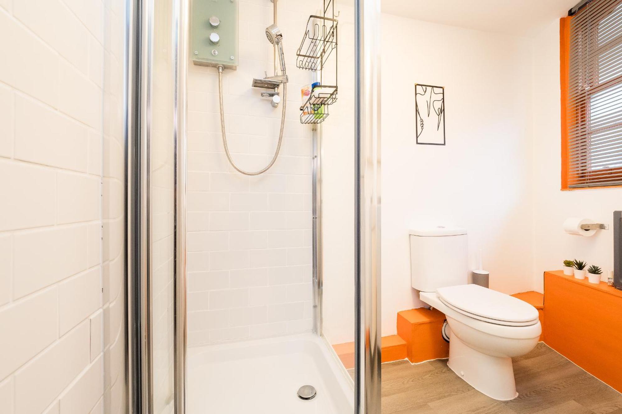 Holiday home Spacious 6 Ensuite Bedroom House In
