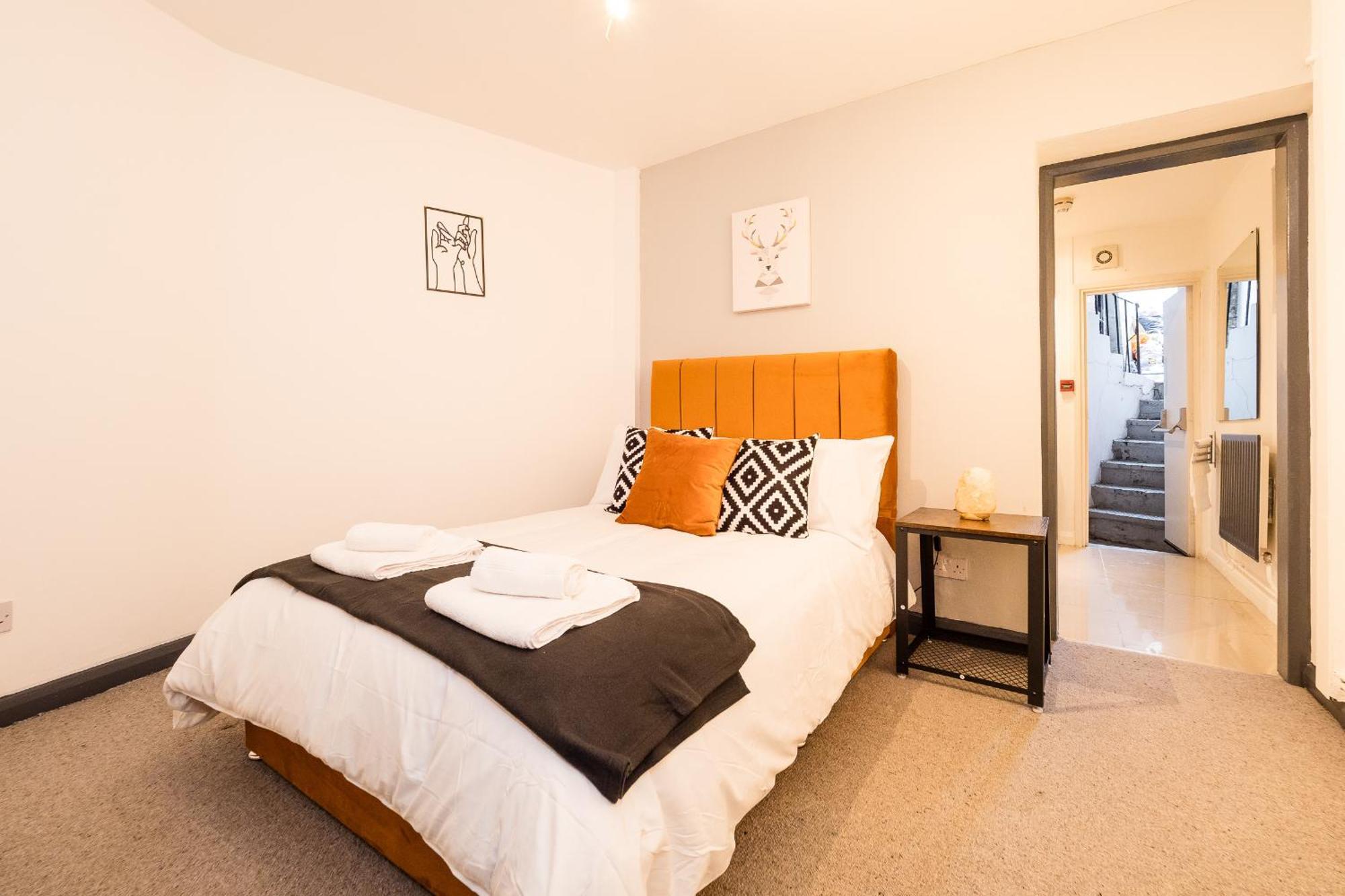 Spacious 6 Ensuite Bedroom House In Holiday home