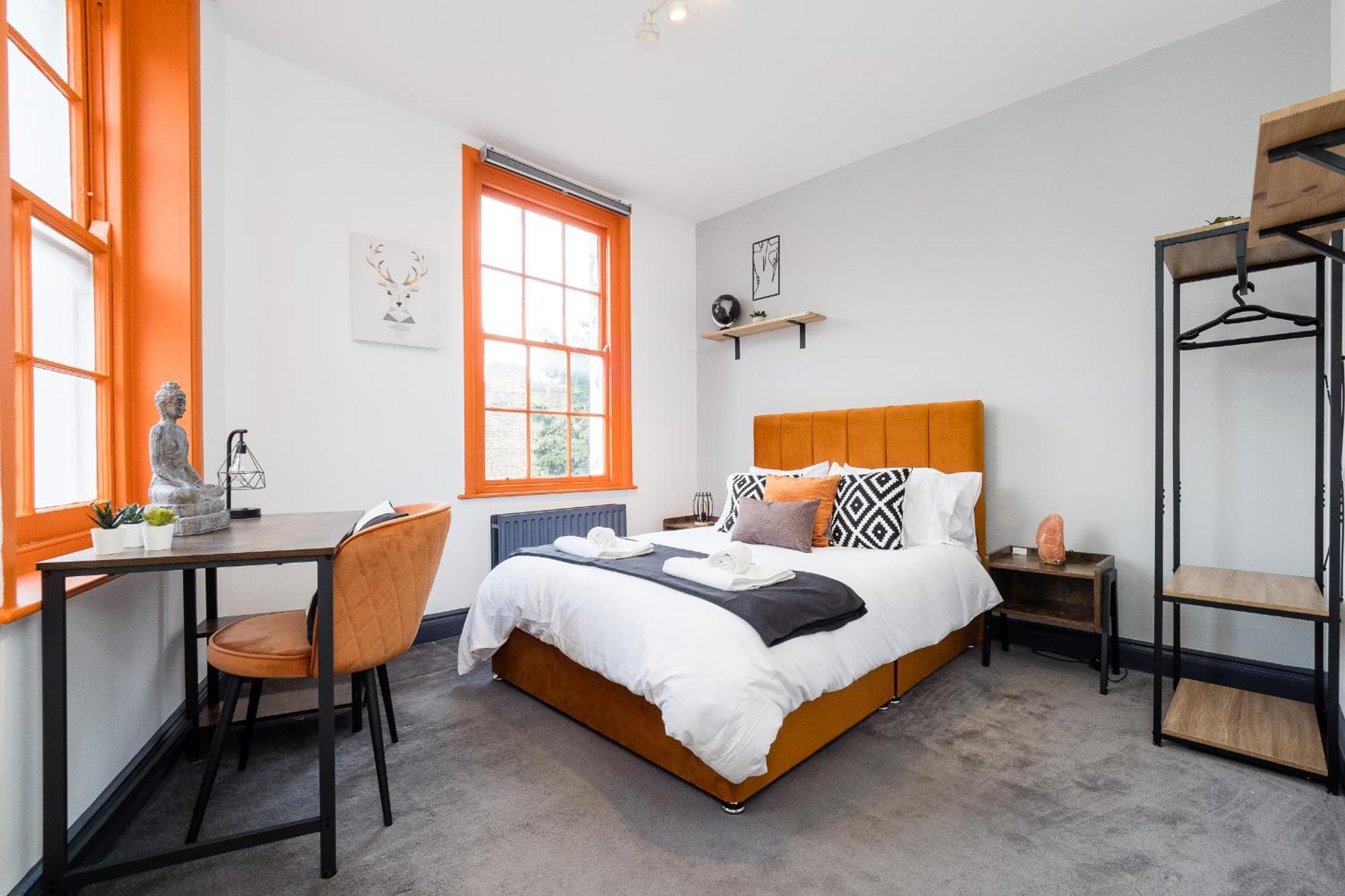 Spacious 6 Ensuite Bedroom House In Holiday home