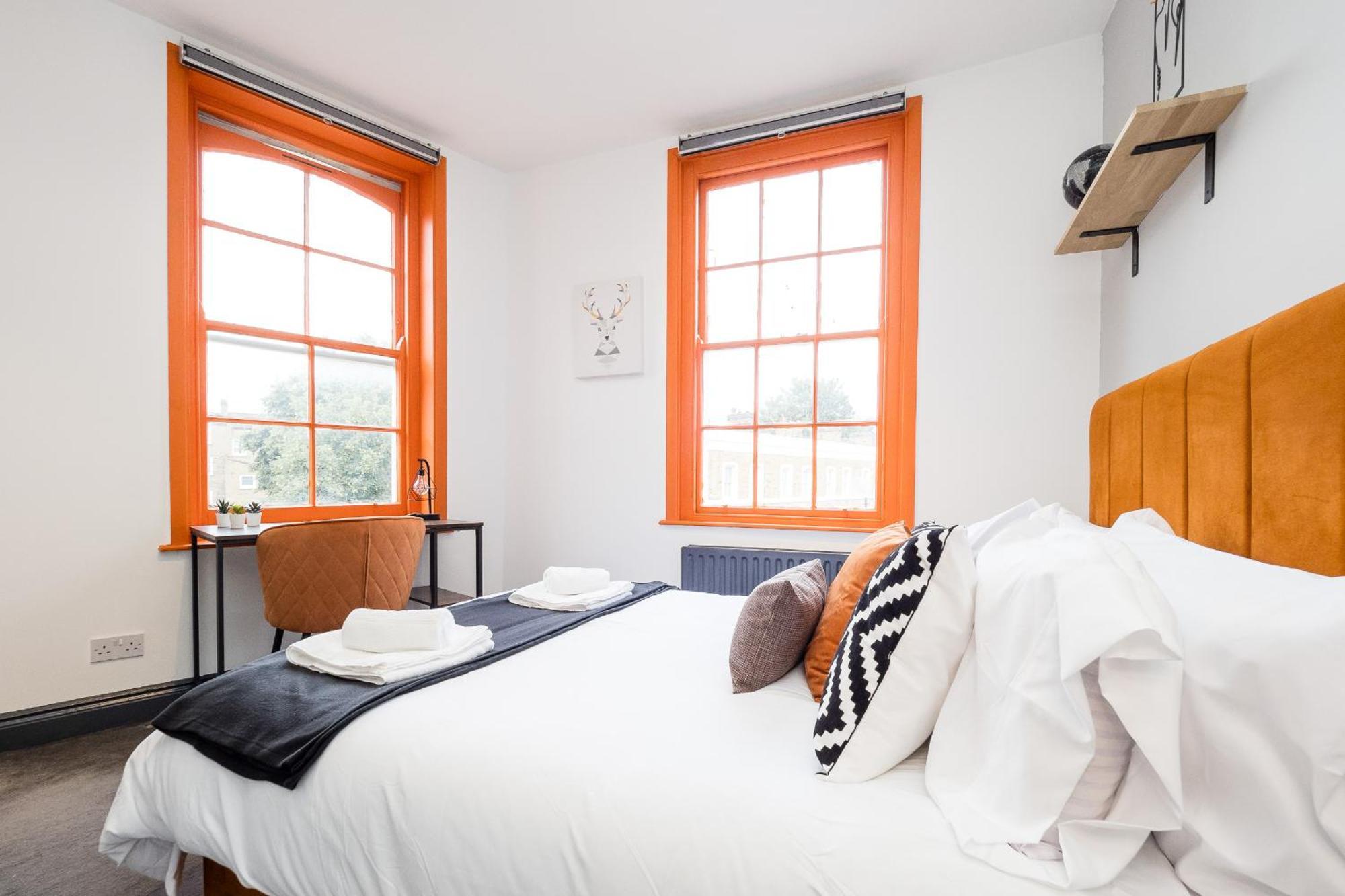 Spacious 6 Ensuite Bedroom House In Holiday home *