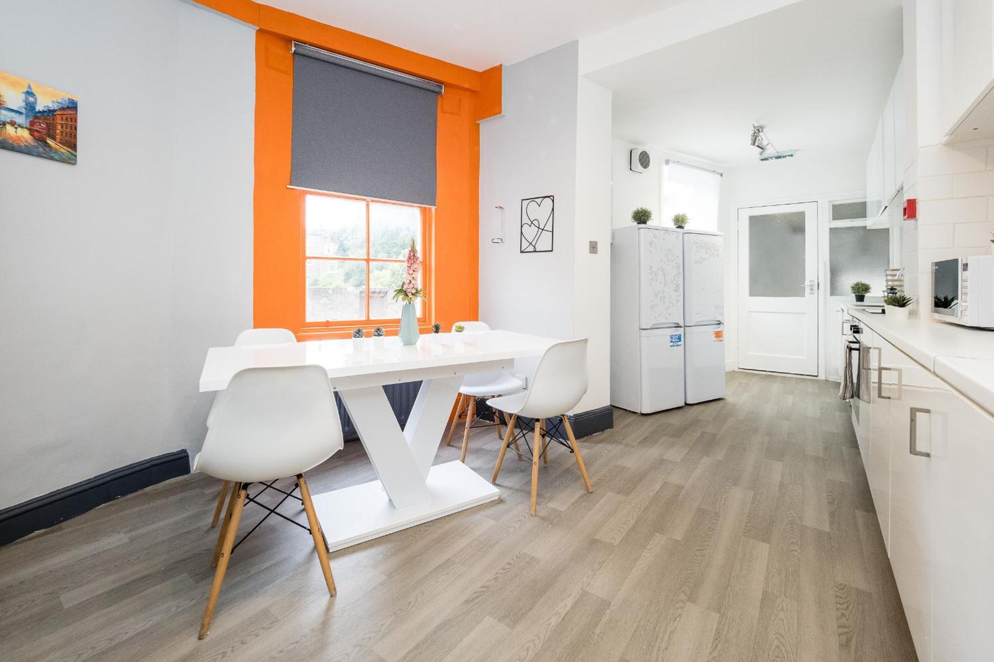 Spacious 6 Ensuite Bedroom House In Holiday home