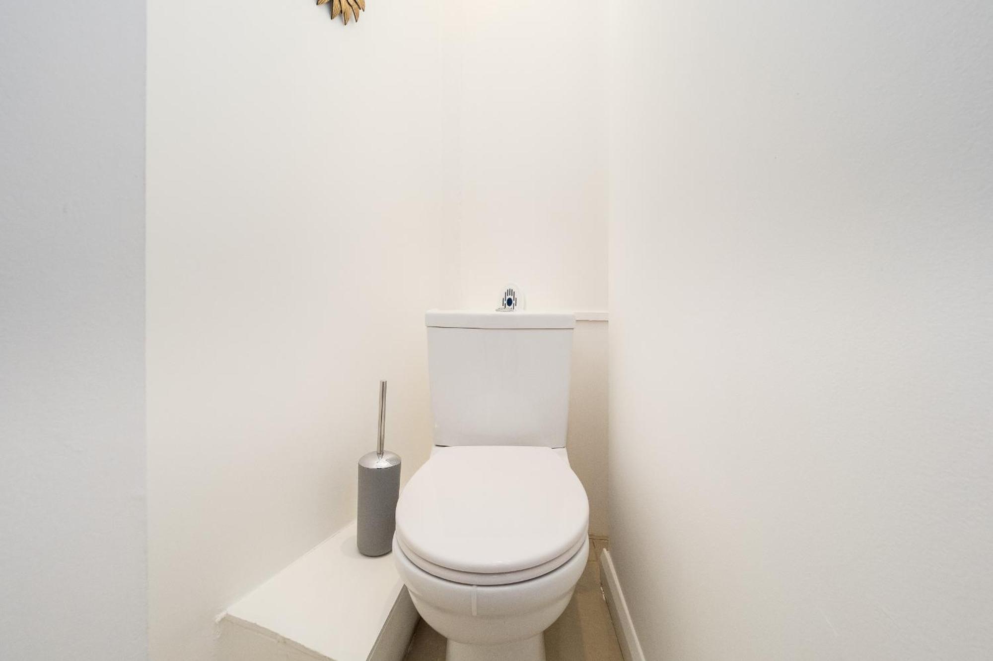 Spacious 6 Ensuite Bedroom House In * London