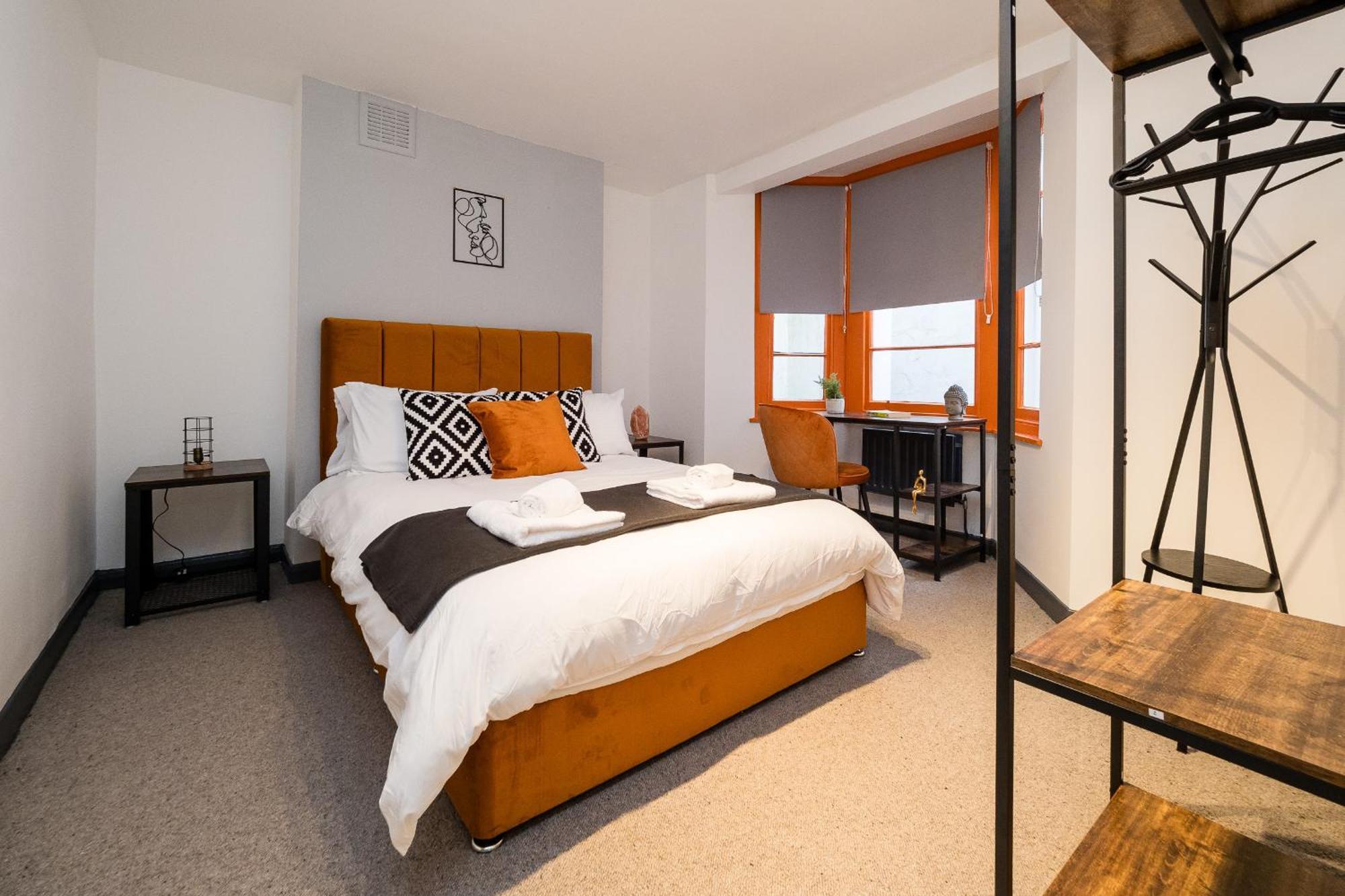 Spacious 6 Ensuite Bedroom House In Holiday home