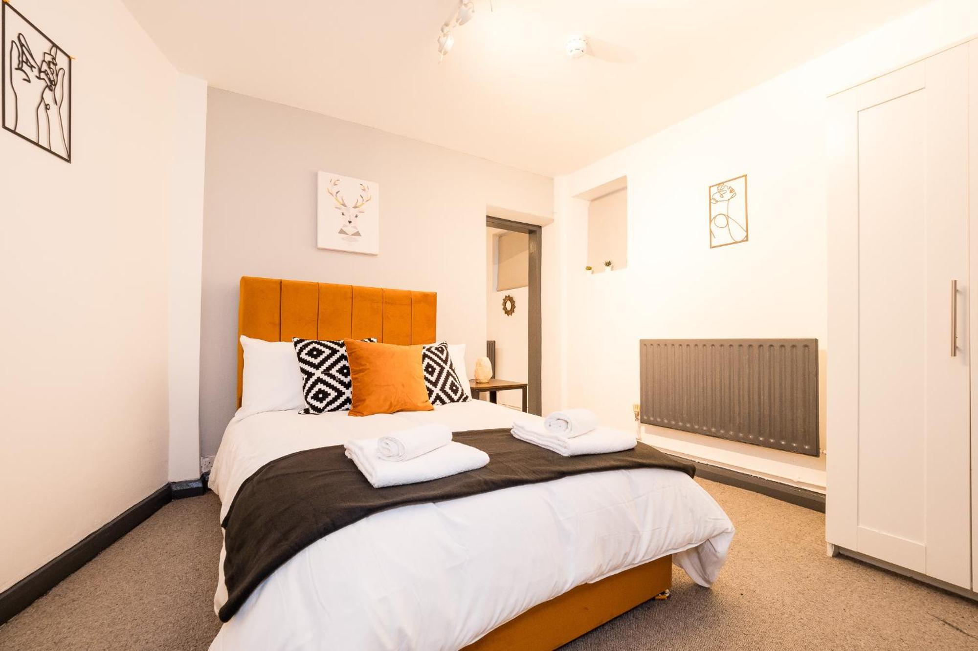 Holiday home Spacious 6 Ensuite Bedroom House In