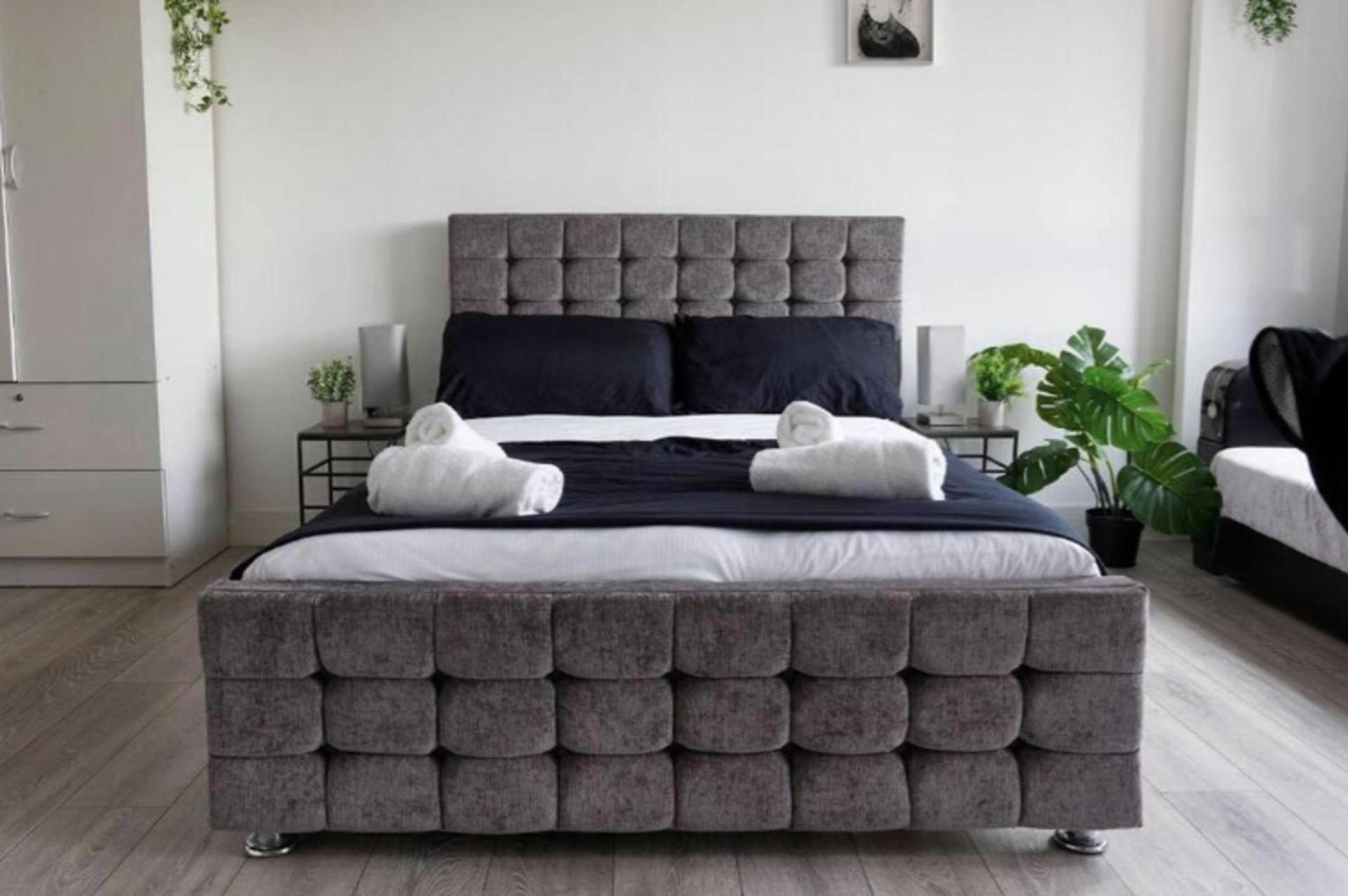 Brick Lane Gem - 3 Sleeps *