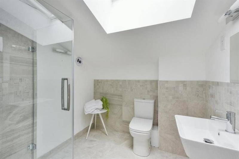 Uttsav Green - Affordable Zone 3 - Accessible Public Transport Londres