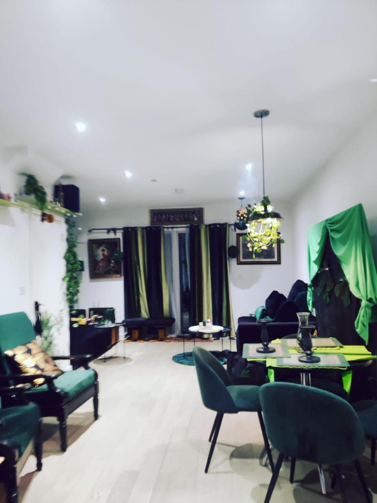 Uttsav Green - Affordable Zone 3 - Accessible Public Transport Habitación en casa particular *