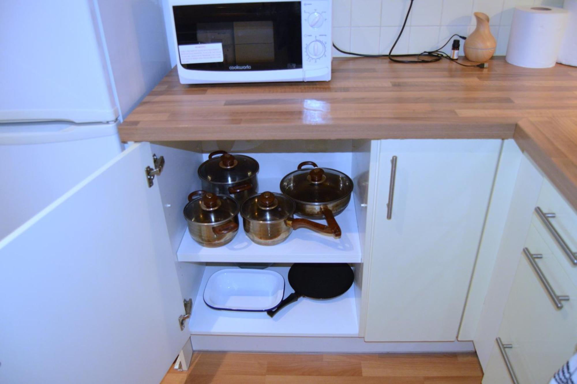 Entire Next To Canary Wharf In *