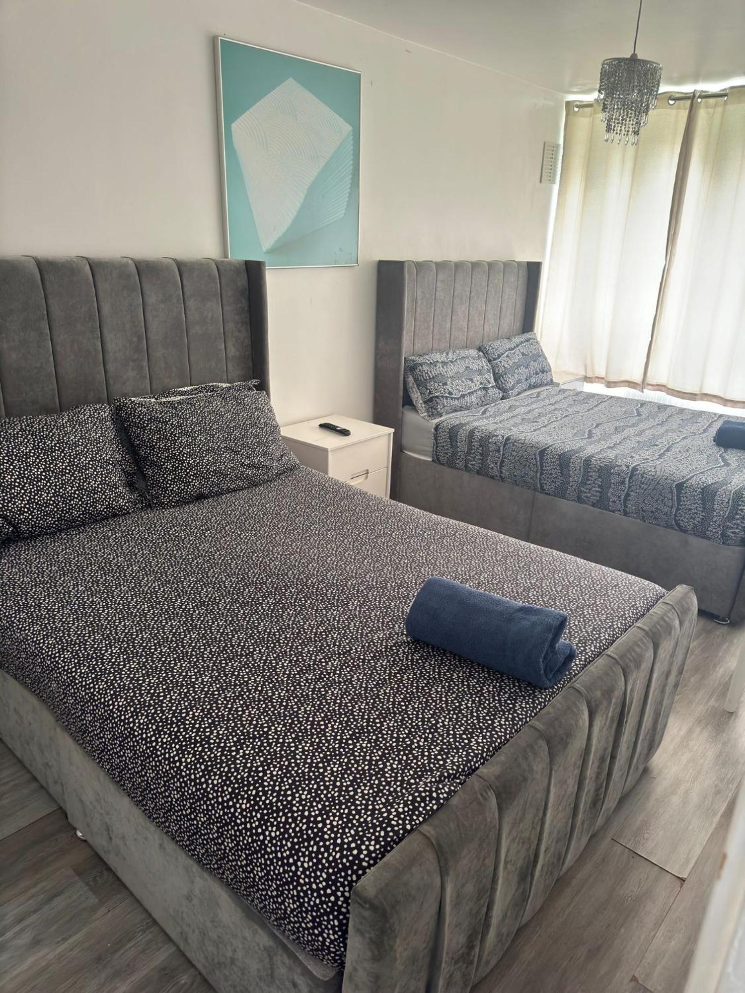 New! Xtra Large 4 Bedroom Up To 12 Guests Appartement *