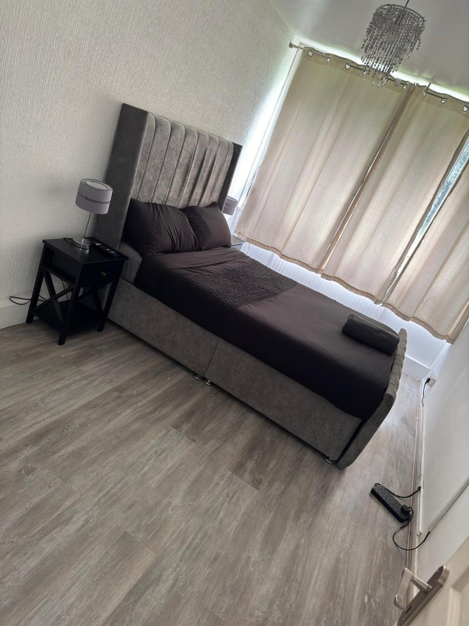 New! Xtra Large 4 Bedroom Up To 12 Guests Londres