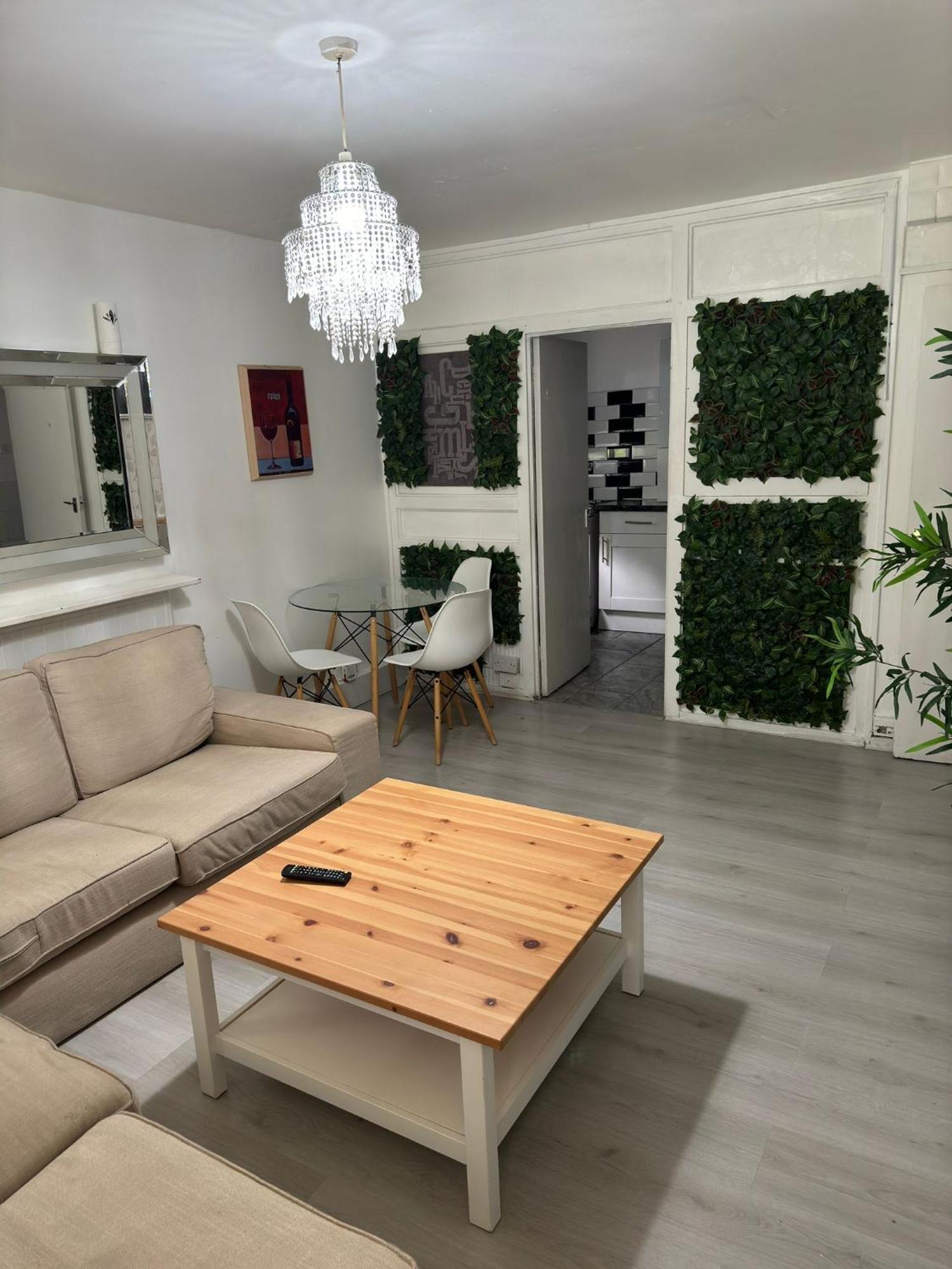 New! Xtra Large 4 Bedroom Up To 12 Guests Appartement