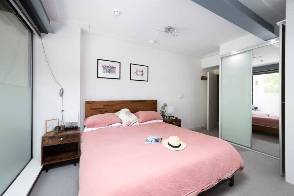 Apartment Chic Living In Stratford A Cozy 2br Flat