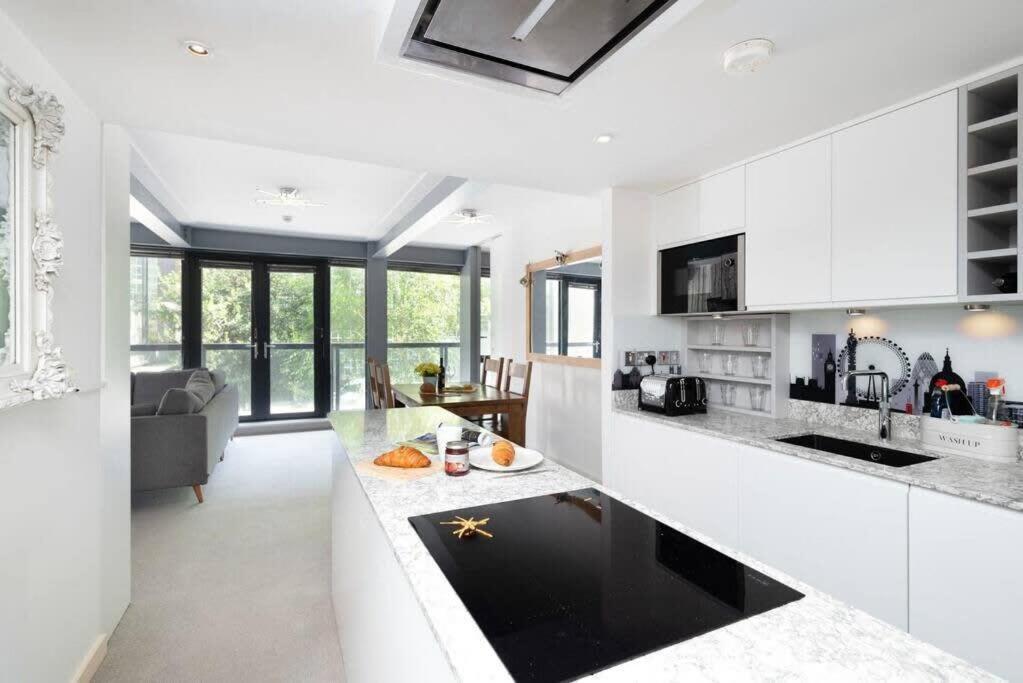 Chic Living In Stratford A Cozy 2br Flat Apartment *