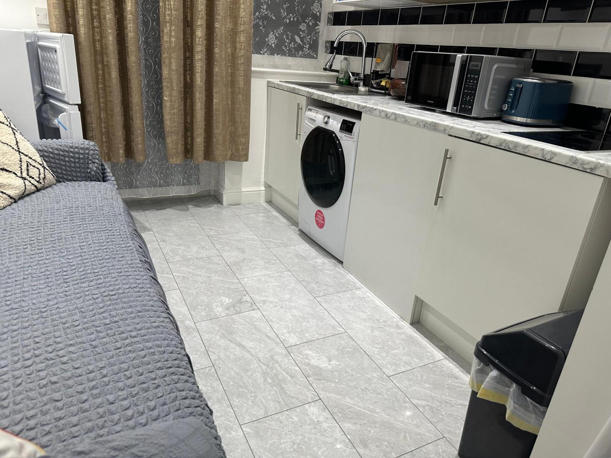 Appartement 4th Flat With Private Own Bathroom A Luxury Family Setup And Furnished With Double Bed A Double Futon-sofa Bed A Single Futon Bed A Baby Cot And Garden And Free Parking Londen