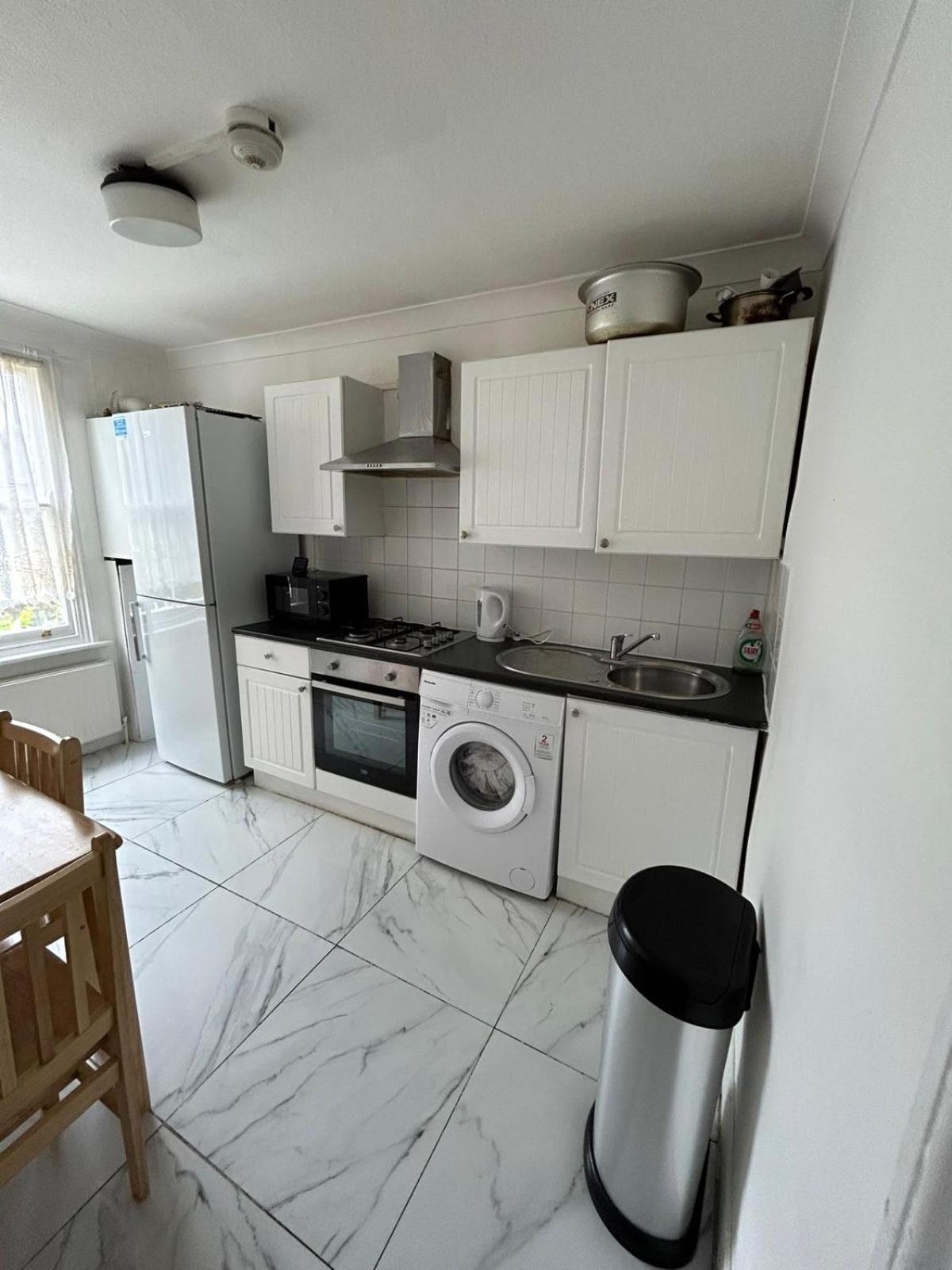East 2 Bedroom Flat * Londres