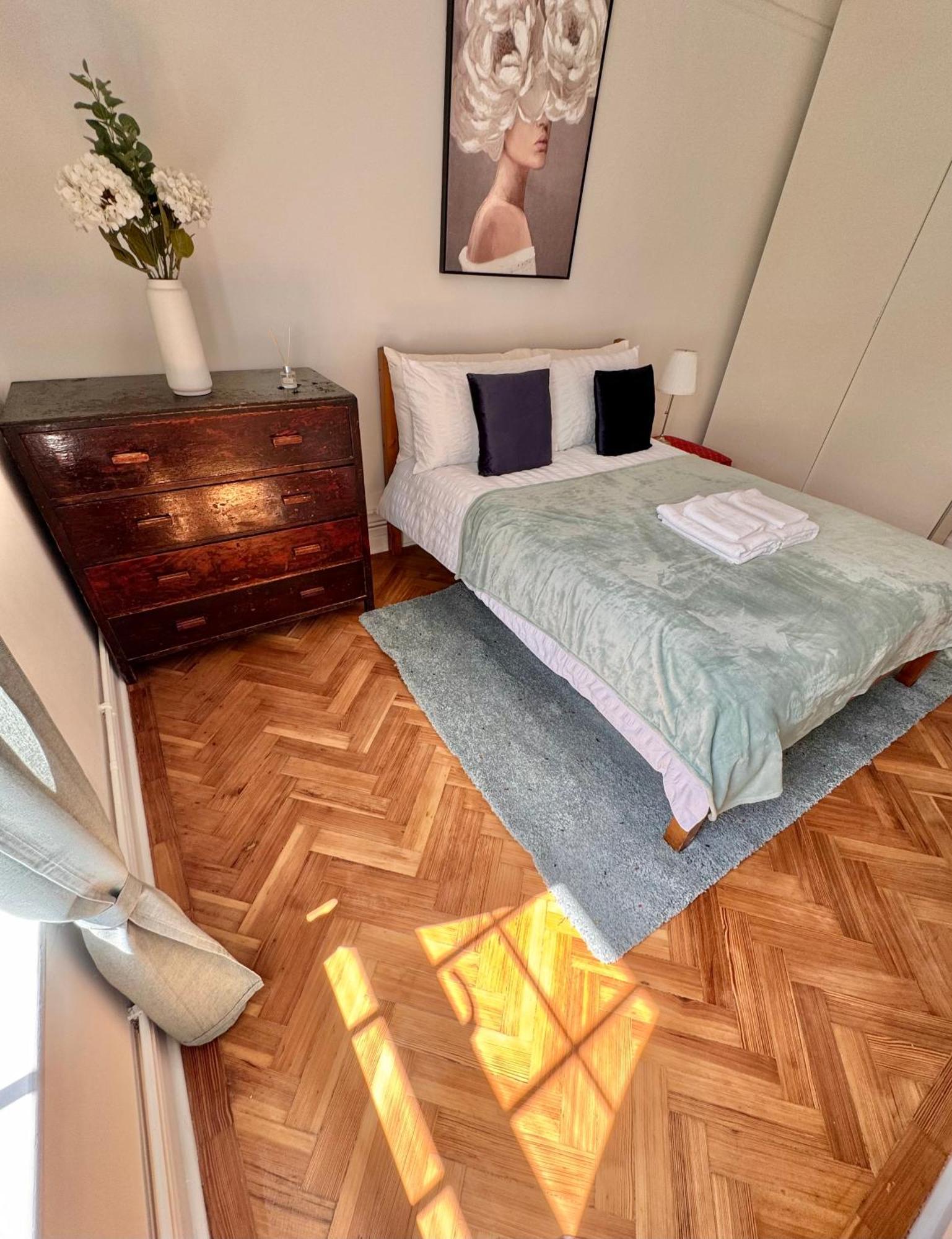 Victorian Amazing Three Bedroom *