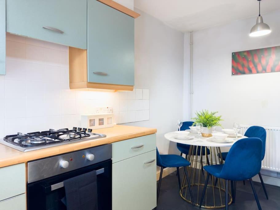 Last-minute Reserve L Modern 2 Double Bed For 5 Guests L Hofin Short Lets & Serviced *