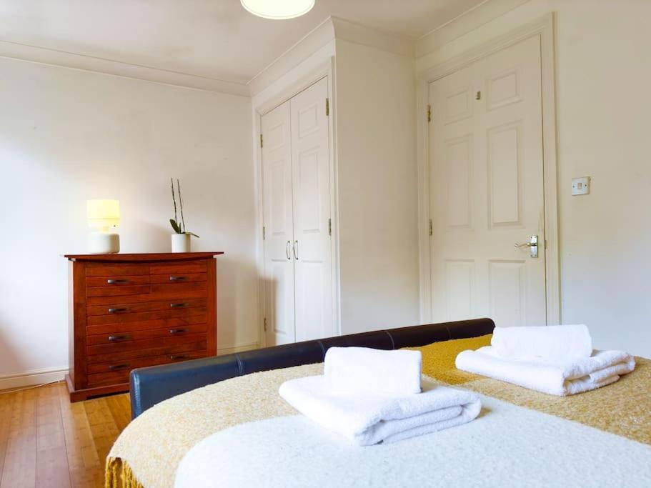 Last-minute Reserve L Modern 2 Double Bed For 5 Guests L Hofin Short Lets & Serviced Appartement