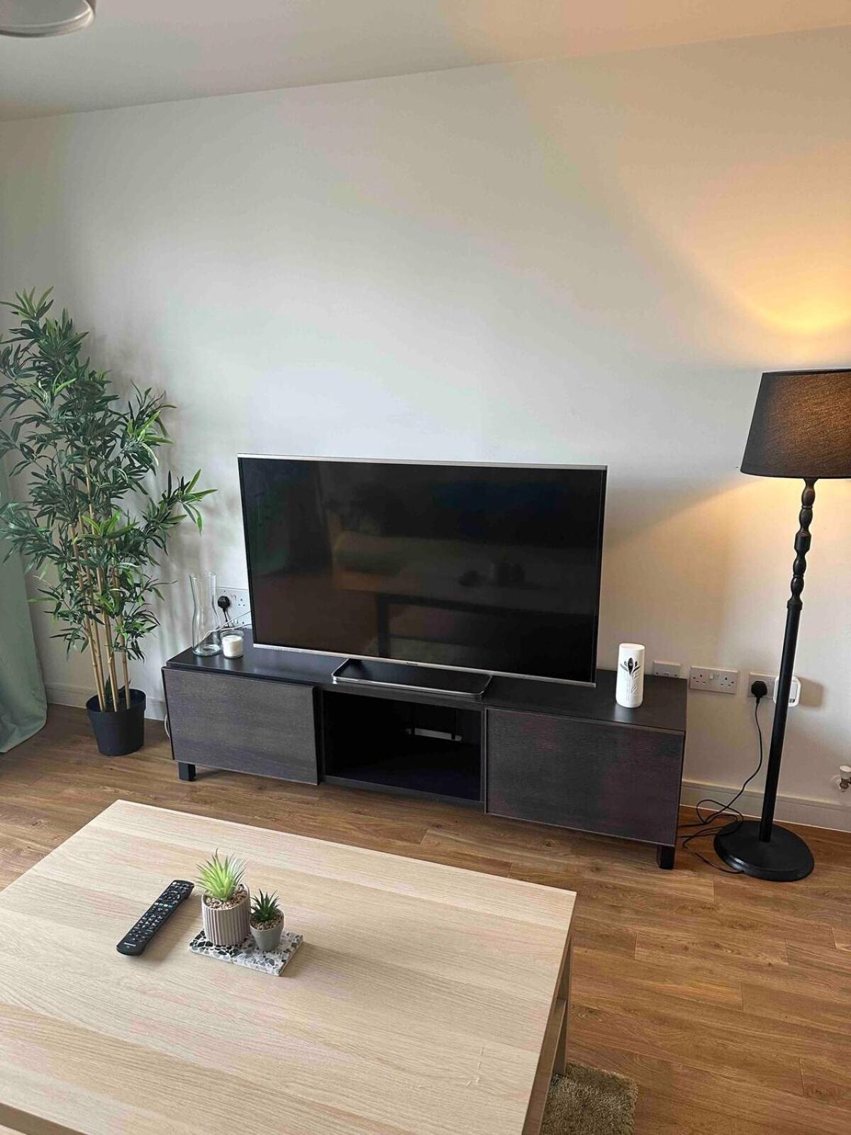 Apartment Entire 2 Bedroom Flat London