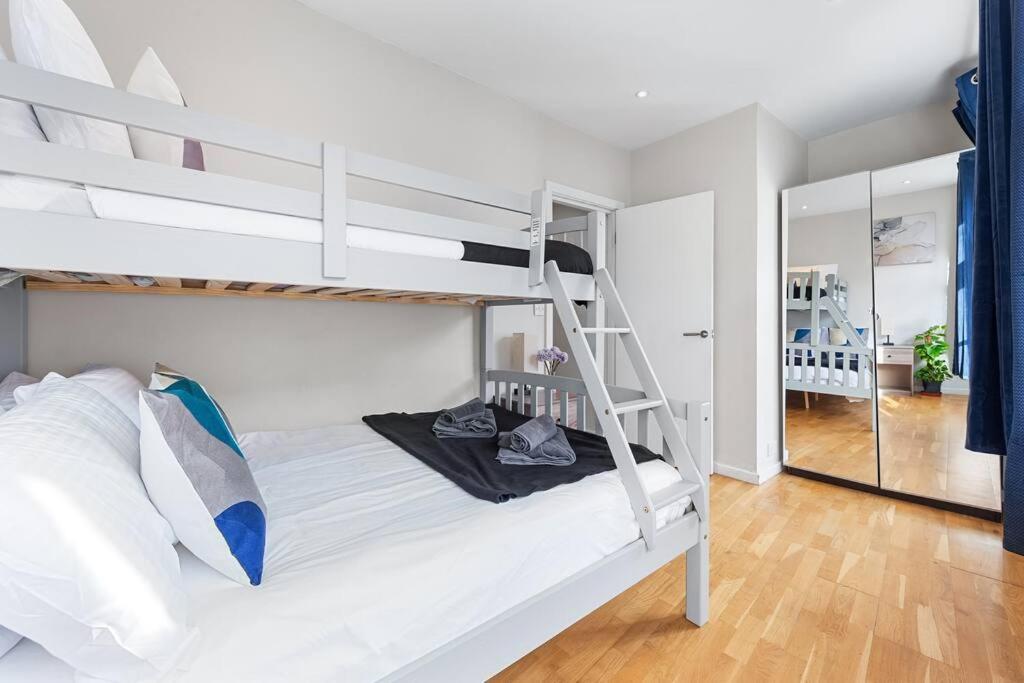 Metro Marvel: 1-bed Gem Appartement Londres