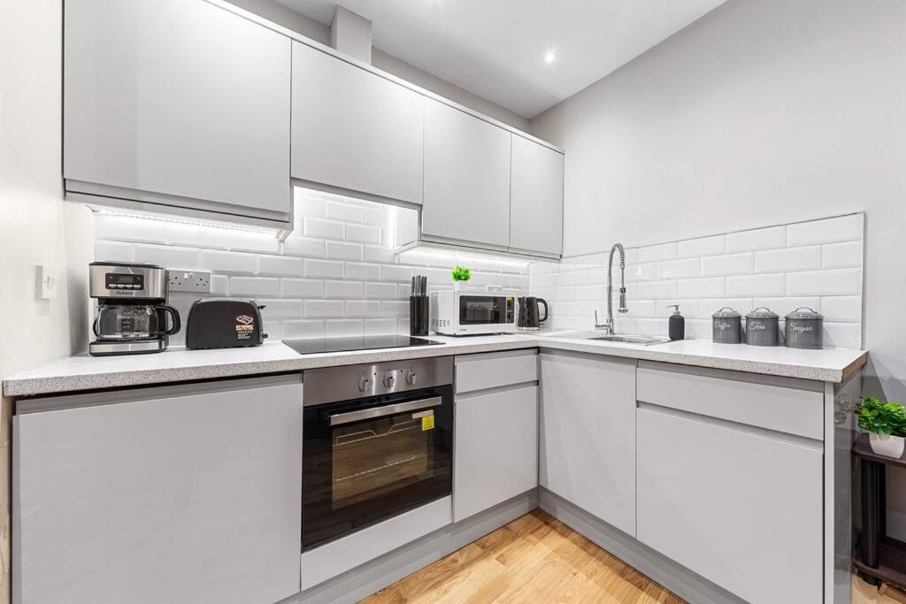 Metro Marvel: 1-bed Gem Londres