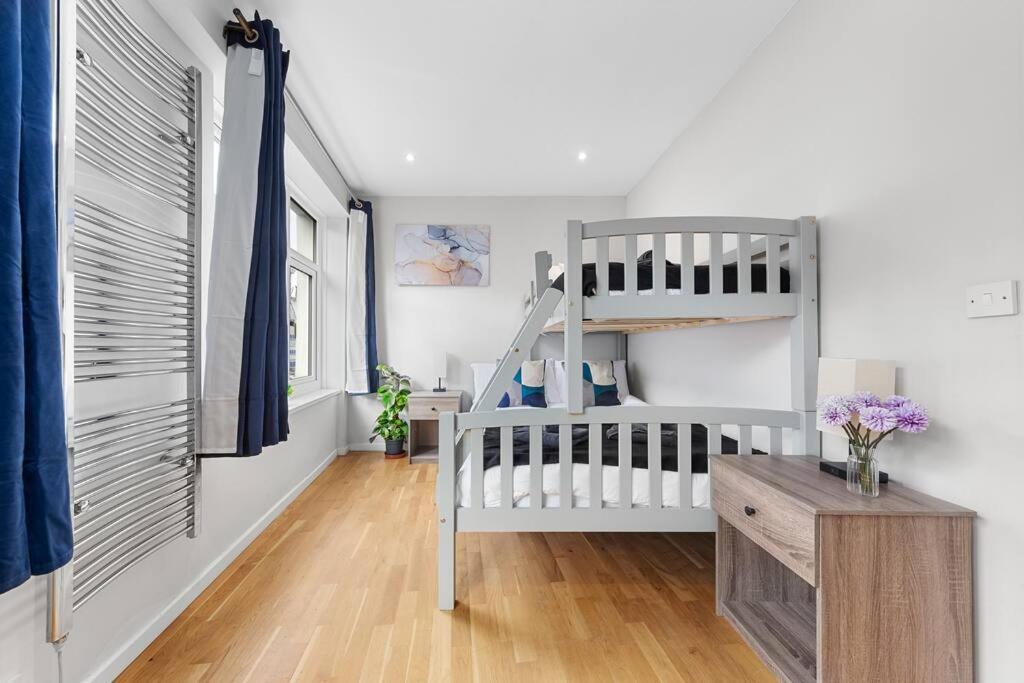 Metro Marvel: 1-bed Gem Appartement