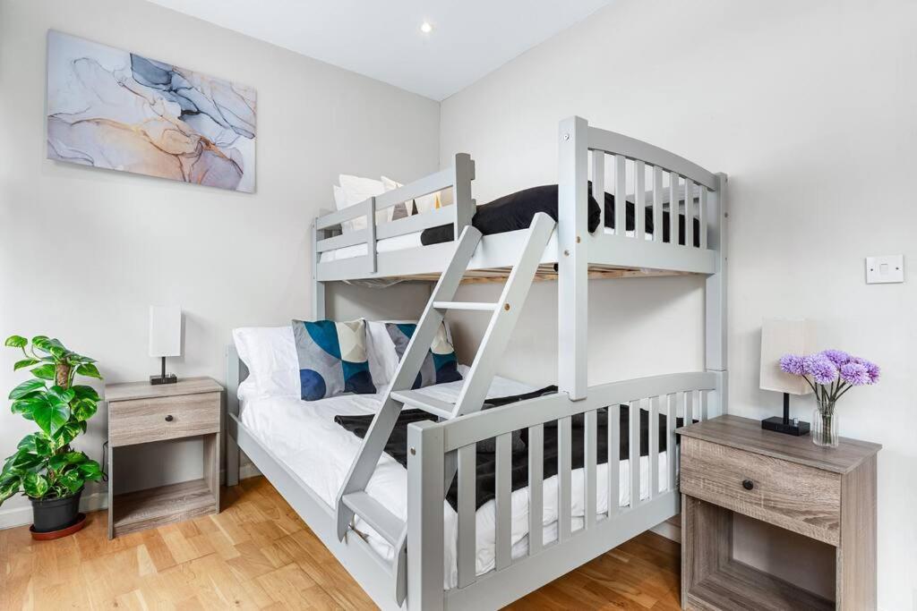 Metro Marvel: 1-bed Gem Appartement *