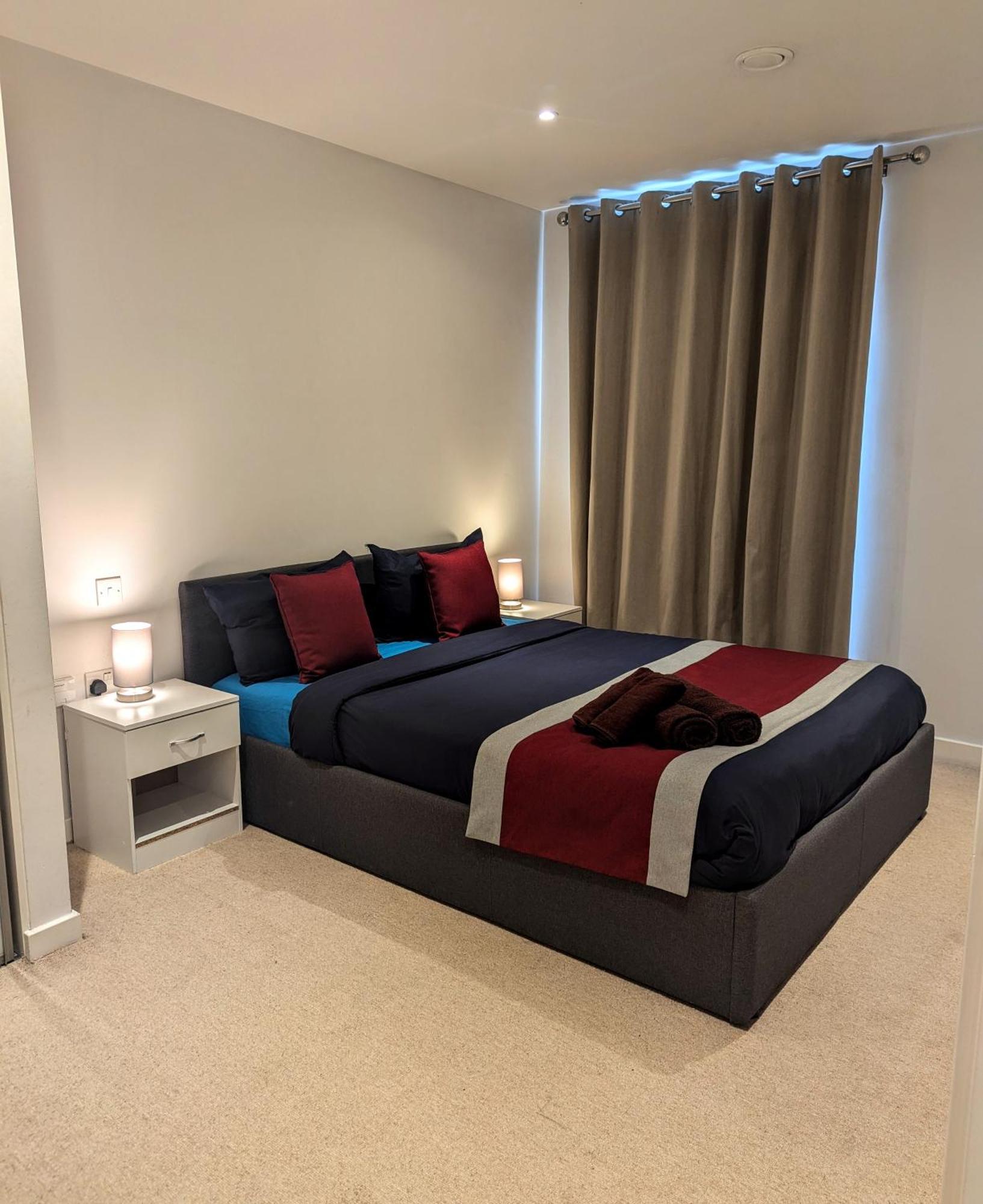 Modern Near Greenwich - Rooftop View *