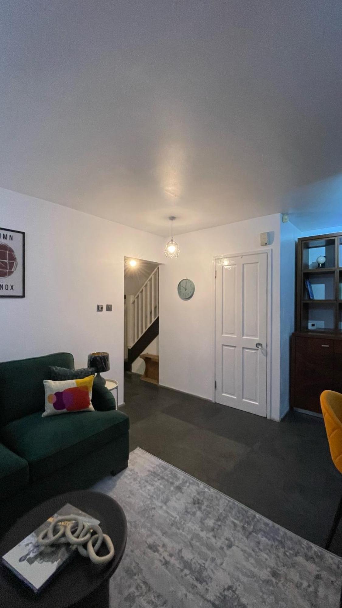 Stepney Gated Area With Parking & Garden Apartamento