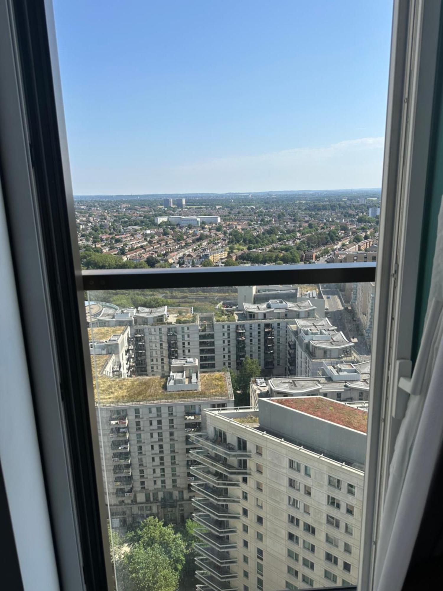Roberts 2 Bed Apartment *