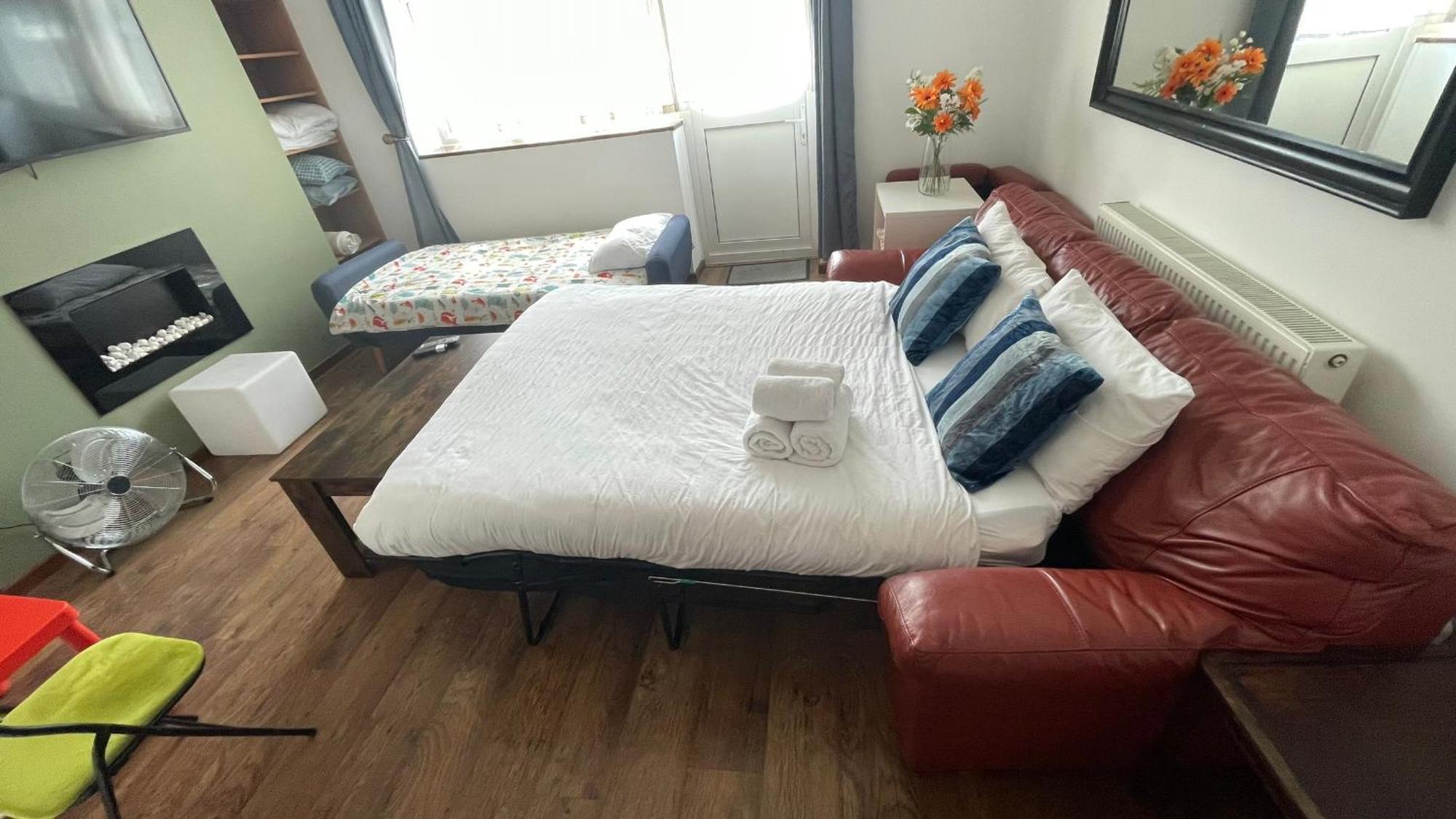 2 Bedrooms 2 Stations * Londres